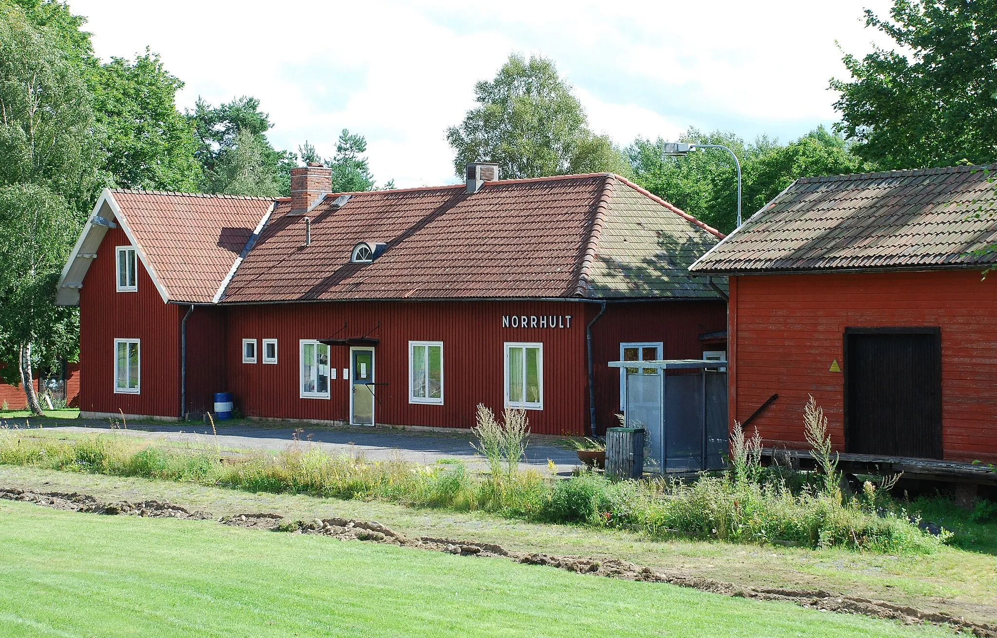 Photo showing: Norrhult, former train station at the narrow-gauge railway Växjö-Hultsfred-Västervik.