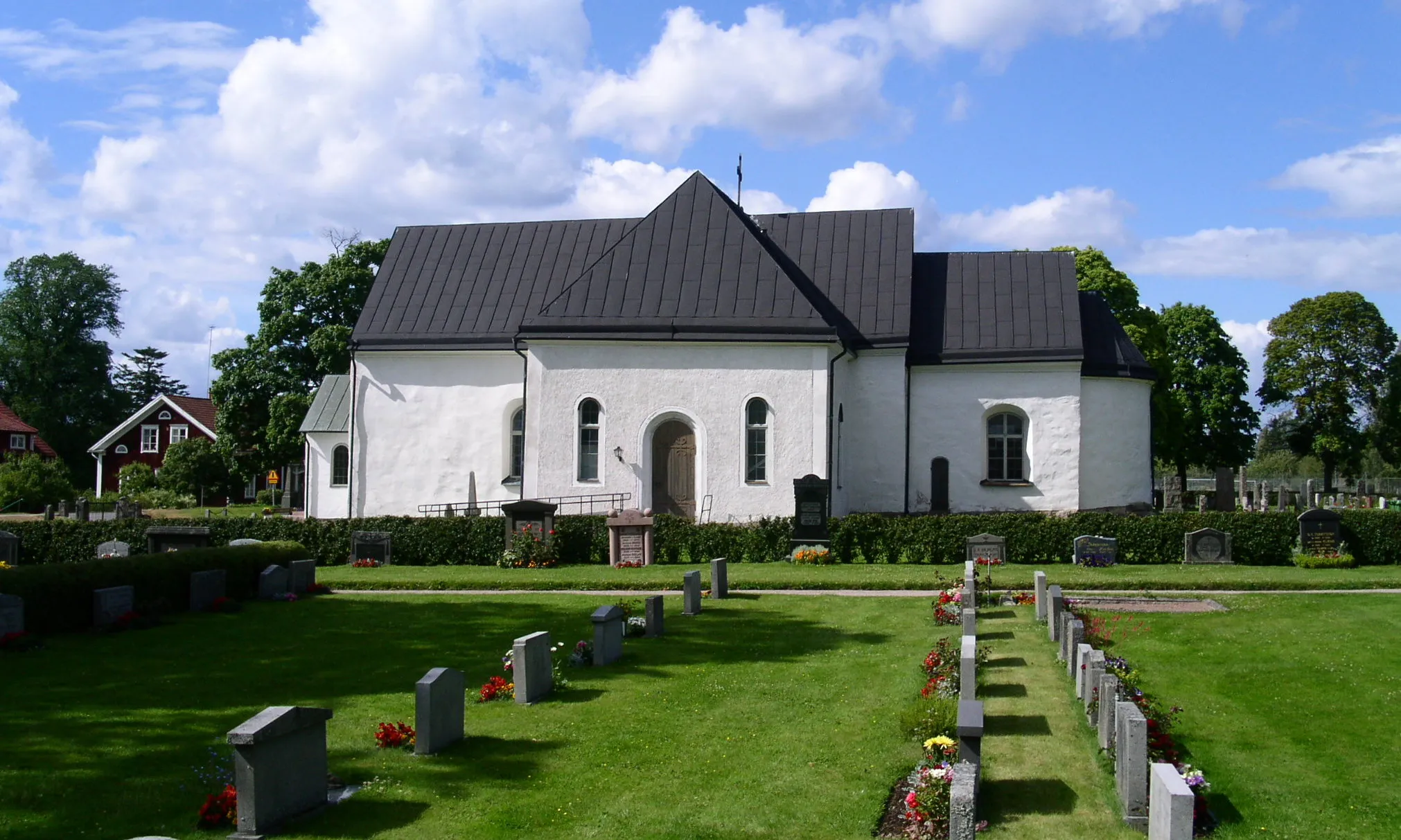 Photo showing: Asby church, Småland, Sweden, from the south side
