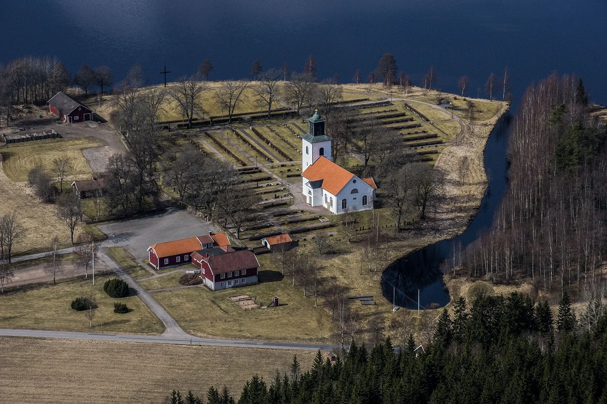 Photo showing: The Sandhem church from the air