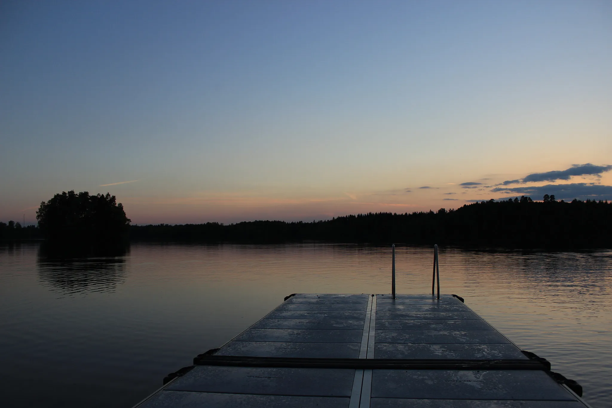 Photo showing: 500px provided description: "watch the sunset with your bestfriends from a rooftop" [#lake ,#sunset ,#summer ,#schweden ,#steg ,#insel ,#traryd]