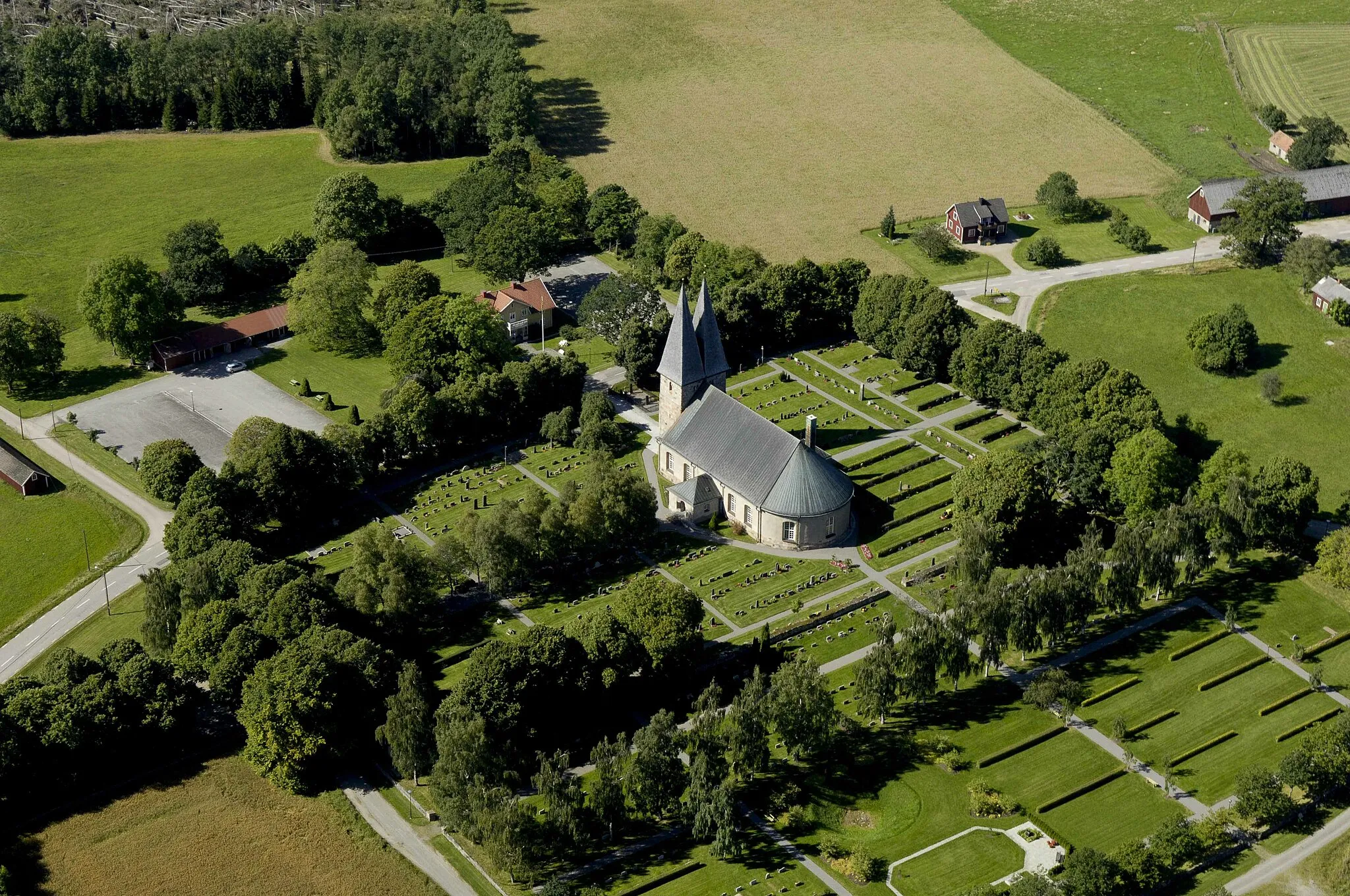 Photo showing: rydaholm church with double towers