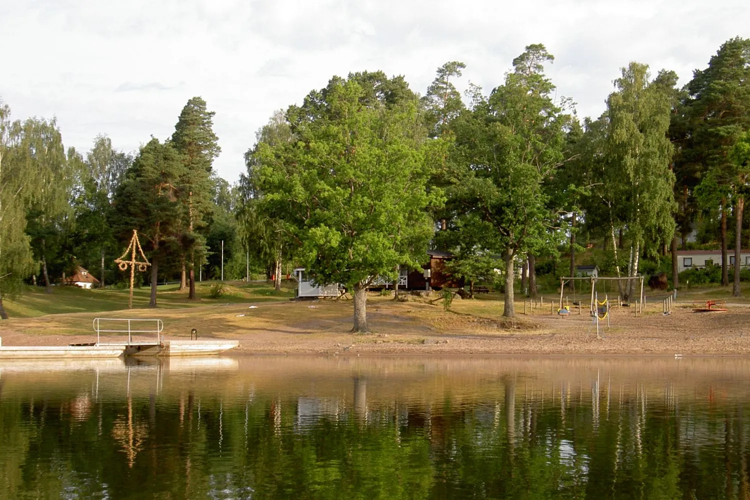 Photo showing: Hammarsbadet, Gamleby, en tidig morgon med vy från gamlebyviken.