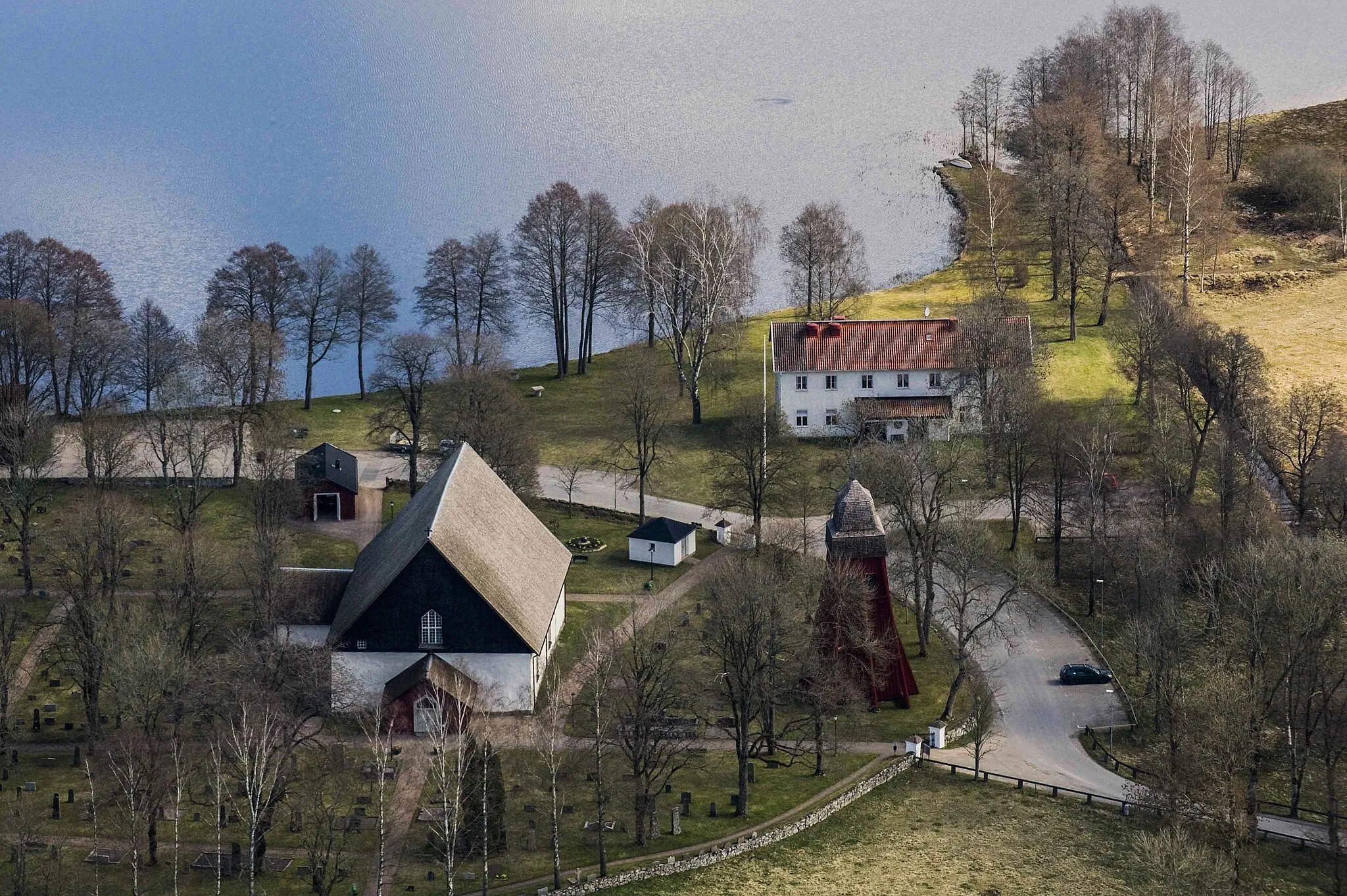 Photo showing: The Norra Sandsjö church from the air