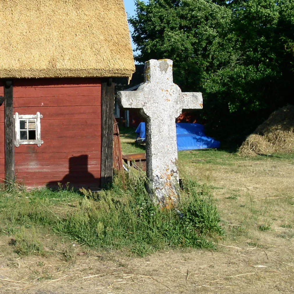 Photo showing: Stone Cross at Föra kyrka, Öland, Sweden, erected for the priest Martinus killed at this place 1431