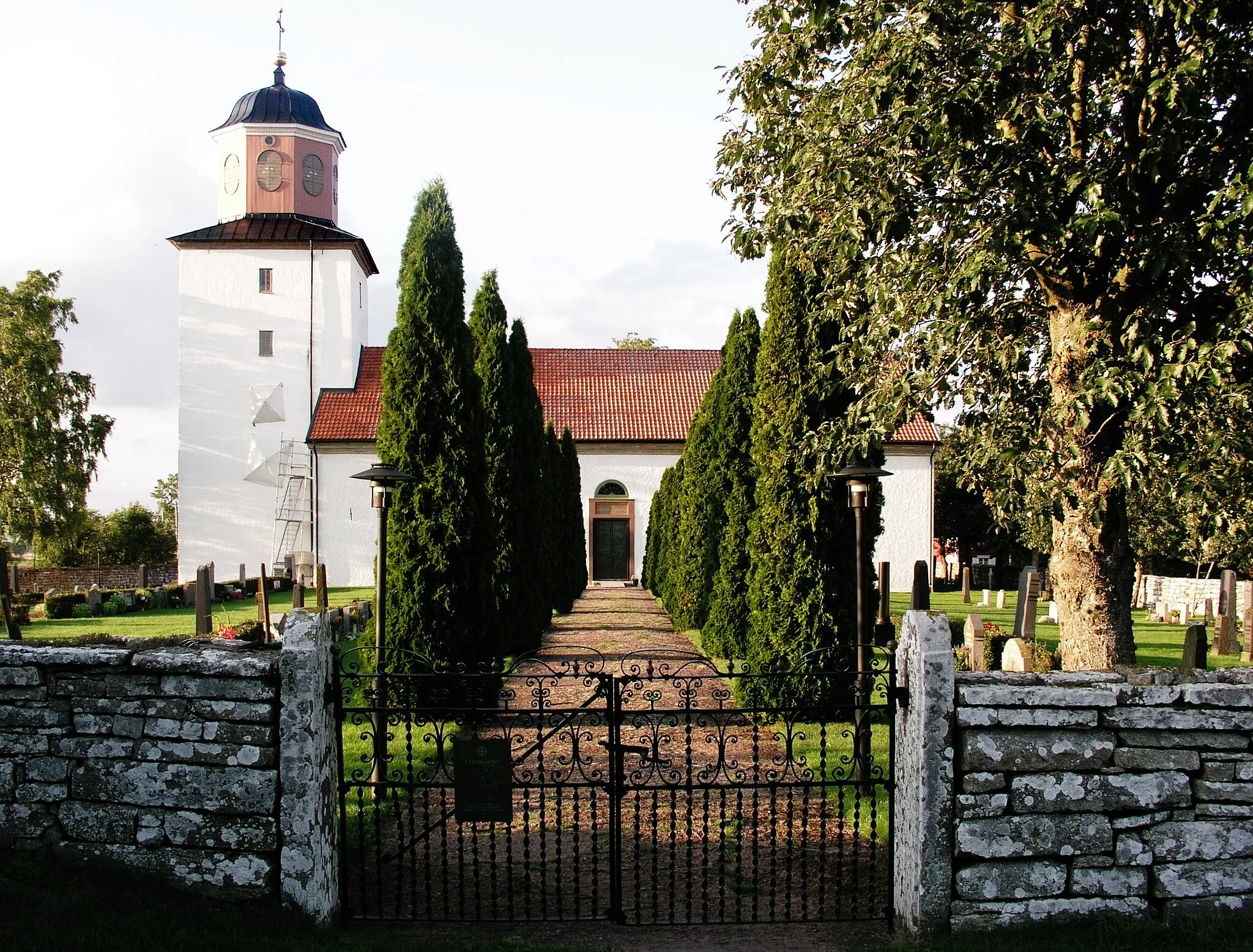 Photo showing: Stenåsa kyrka, Mörbylånga, Öland.
View.

The photo was taken by Håkan Svensson, Xauxa, the 2nd of August 2005.