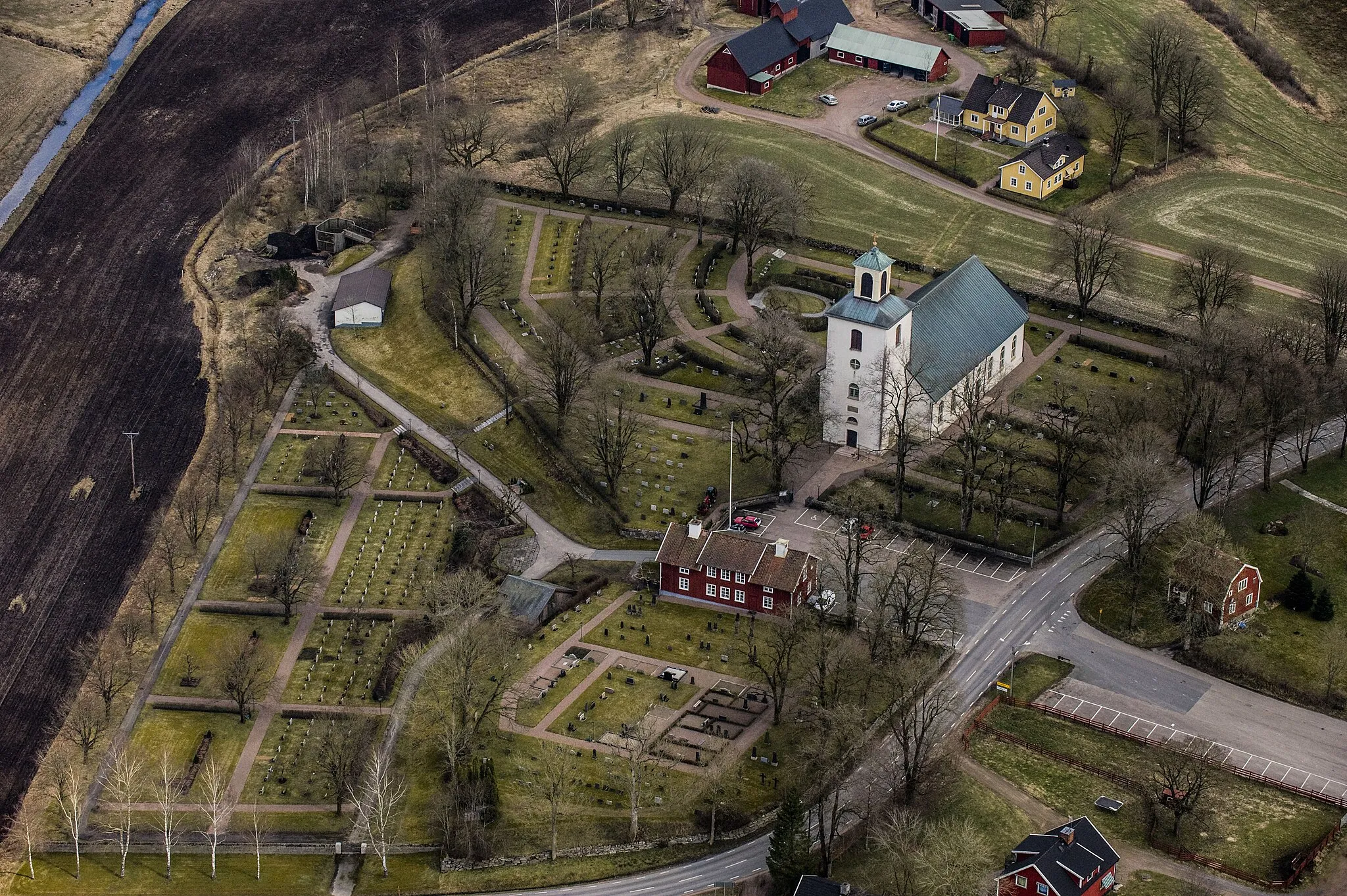 Photo showing: The Reftele church from the air