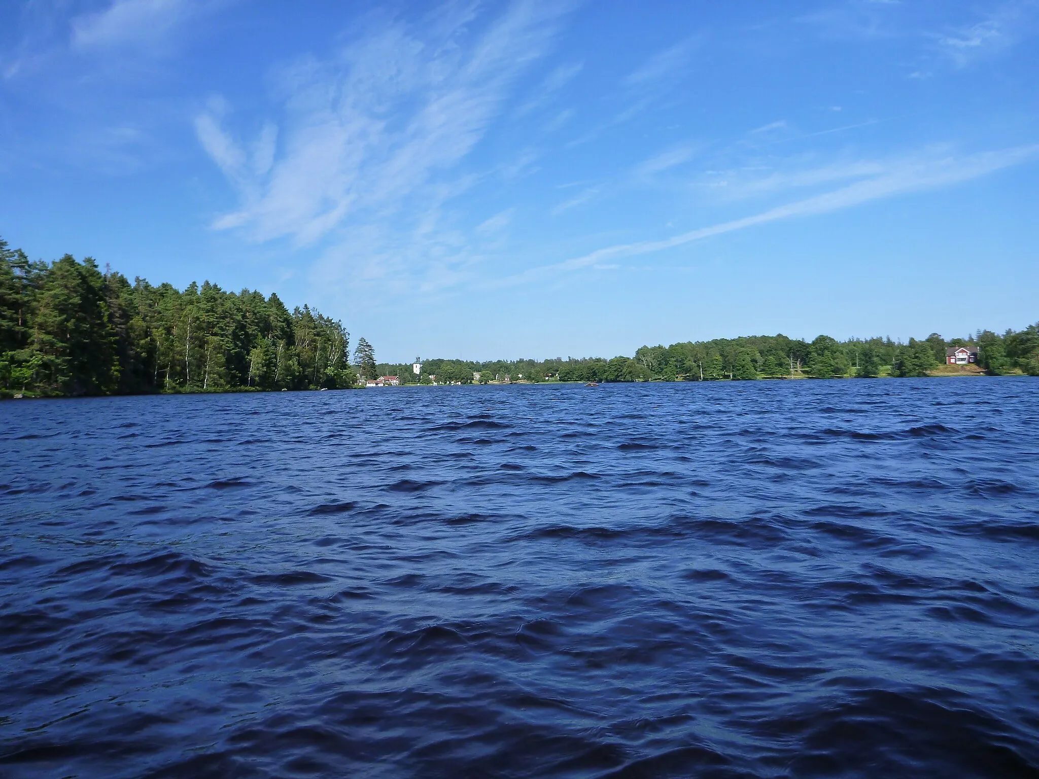 Photo showing: Jälluntofta from lake Jarlunden