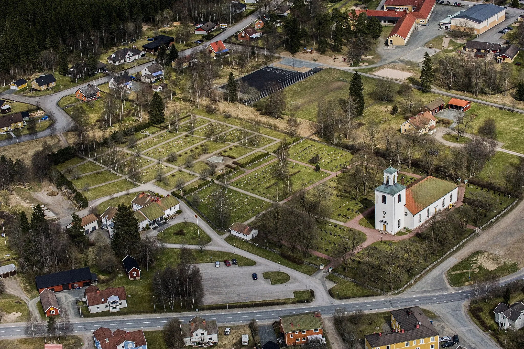 Photo showing: The Malmbäck church from the air