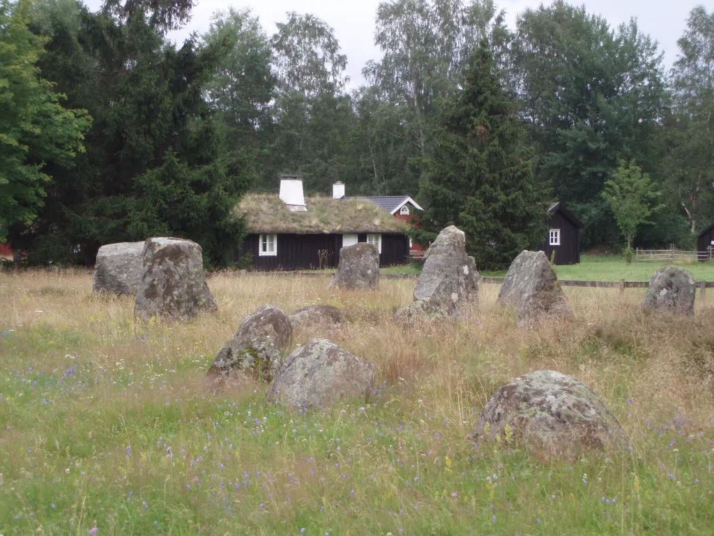 Photo showing: Gravfältet Smålandsstenar (RAÄ-nummer Villstad 52:1) i nordöstra delen av samhället Smålandsstenar, Gislaveds kommun, Jönköpings län, Småland, Sverige.