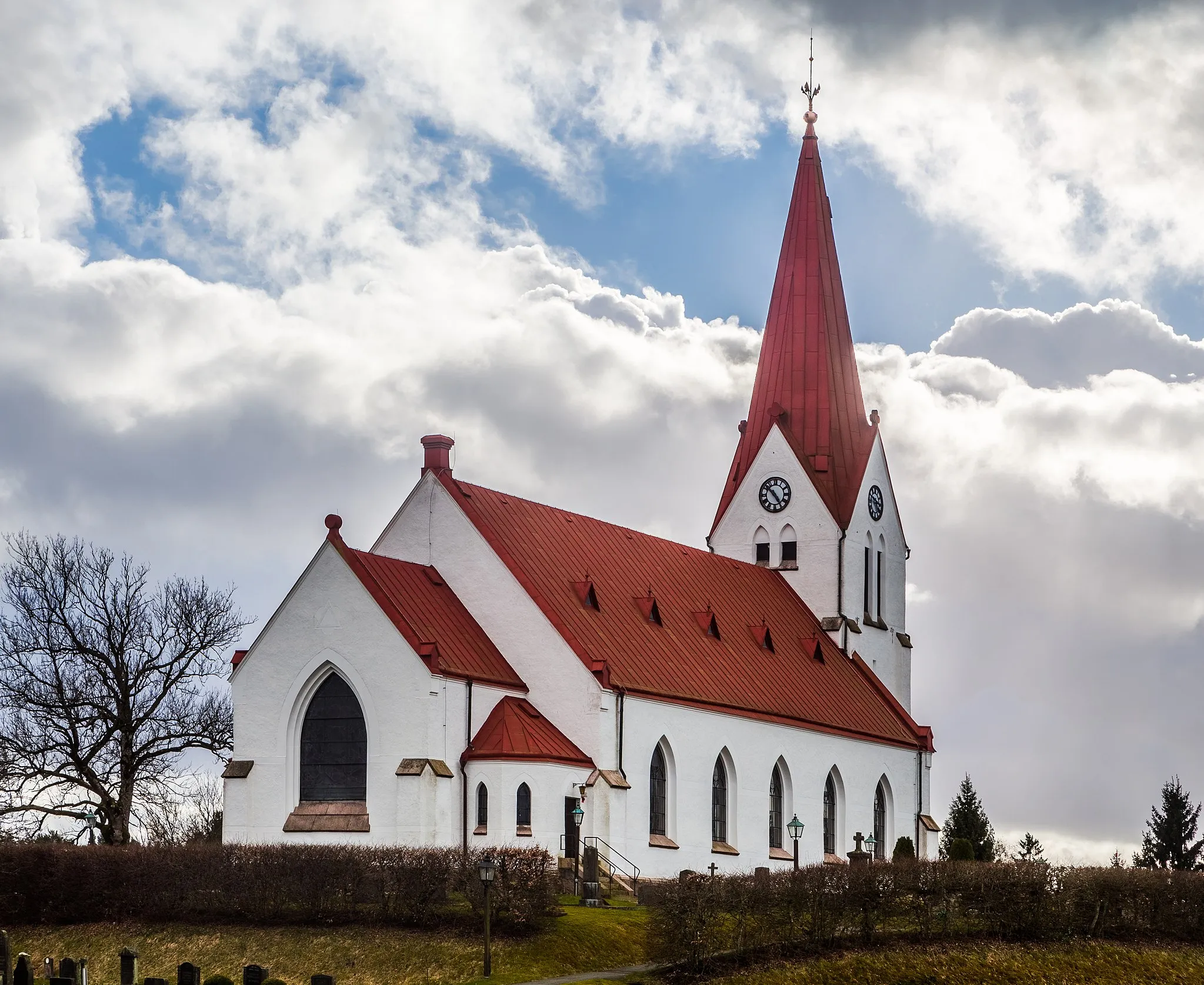 Photo showing: Röke parish church in Röke, Sweden.