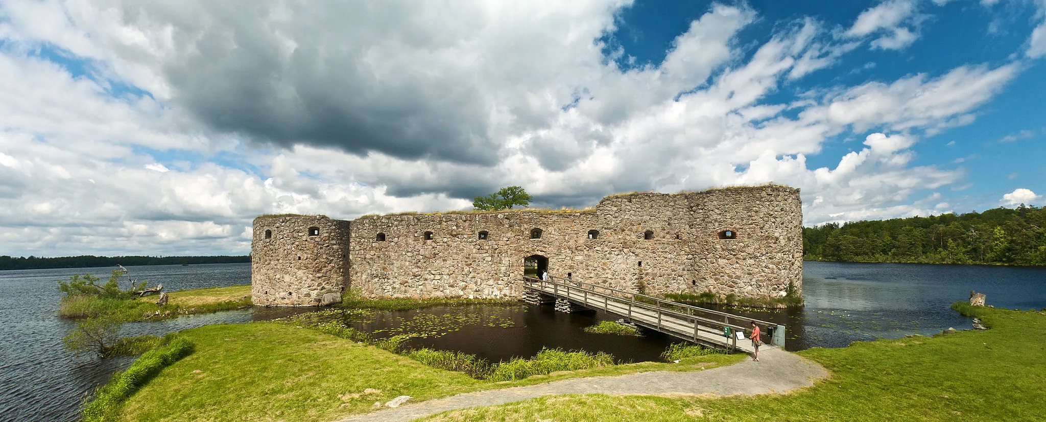 Photo showing: Ruins of Kronoberg Castle, Växjö, Småland, Sweden.