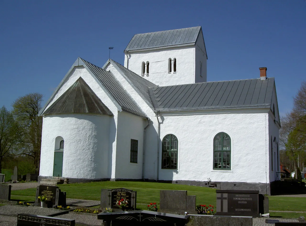 Photo showing: Farstorps kyrka i solsken