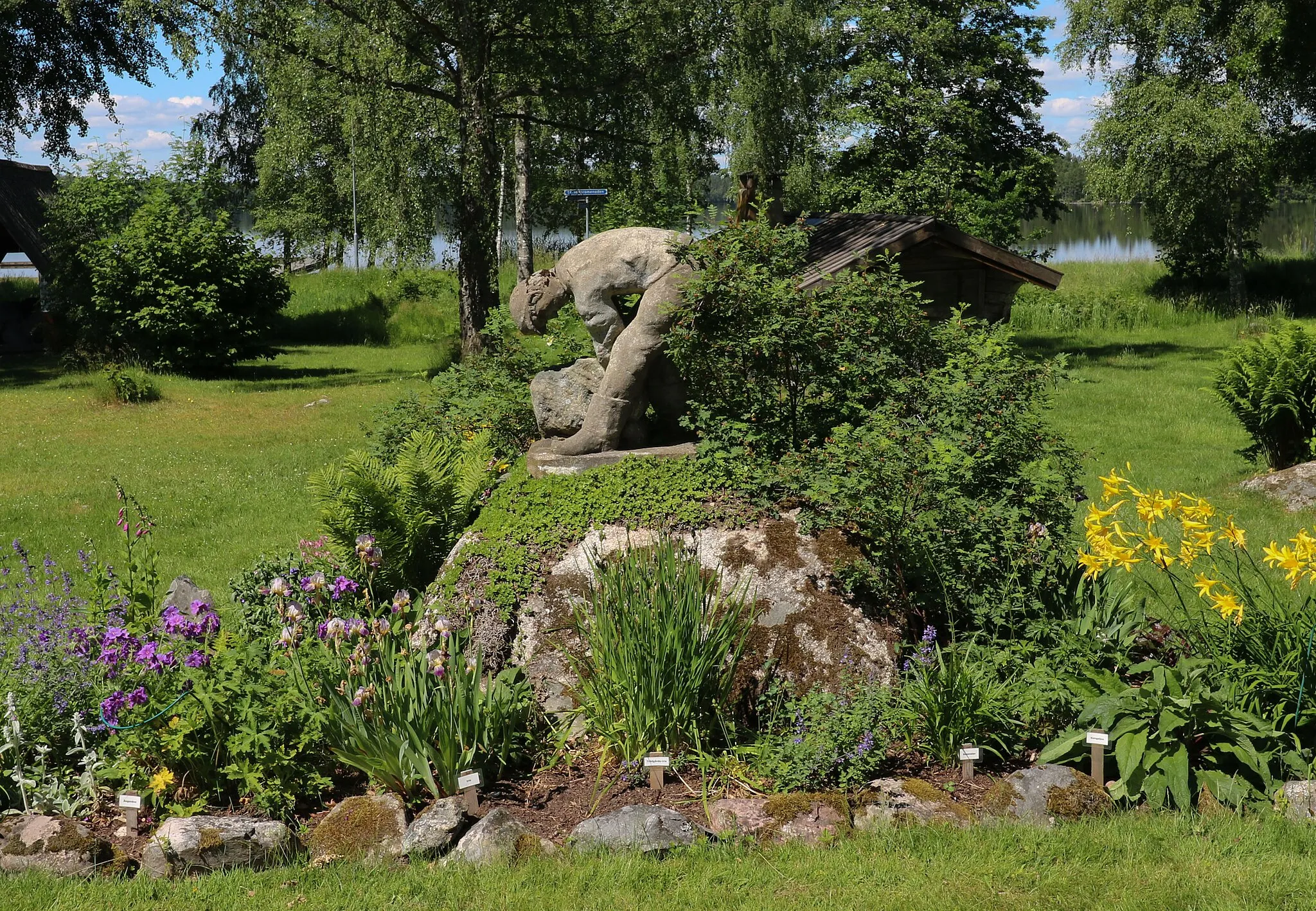 Photo showing: Braås hembygdsgård.Skulptur i hembygdsparken.