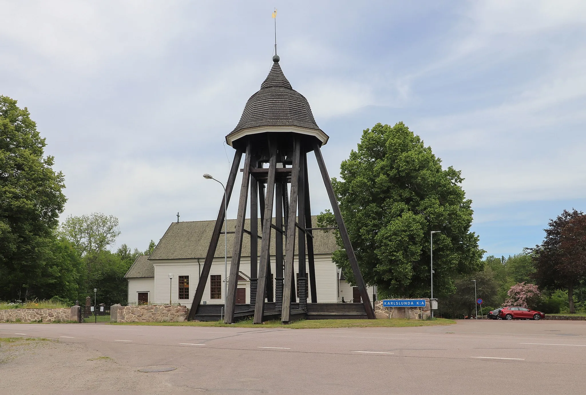 Photo showing: Karlslunda Church with the bell tower.