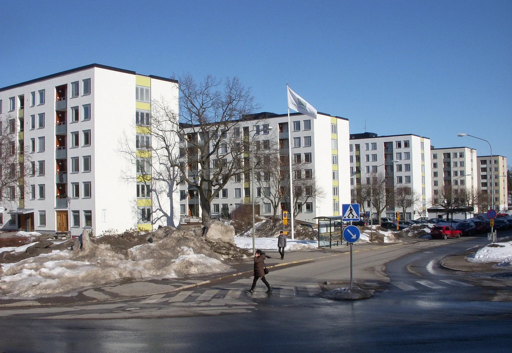 Photo showing: Farsta strand, typisk 1960-tals bebyggelse längs Nordmarksvägen uppförd av Familjebostäder