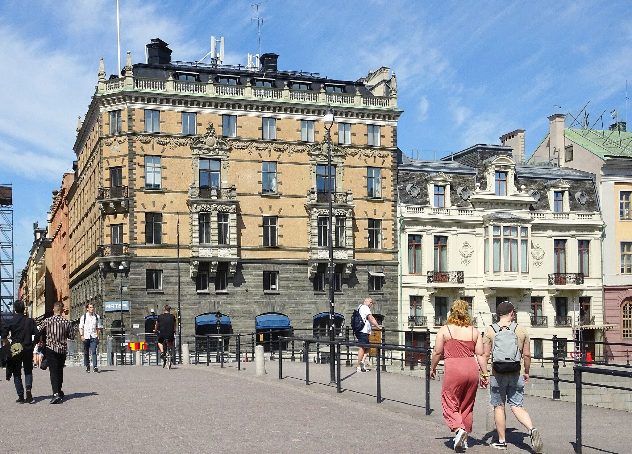 Photo showing: Adelswärdska huset och Sagerska huset sedda från Riksbron