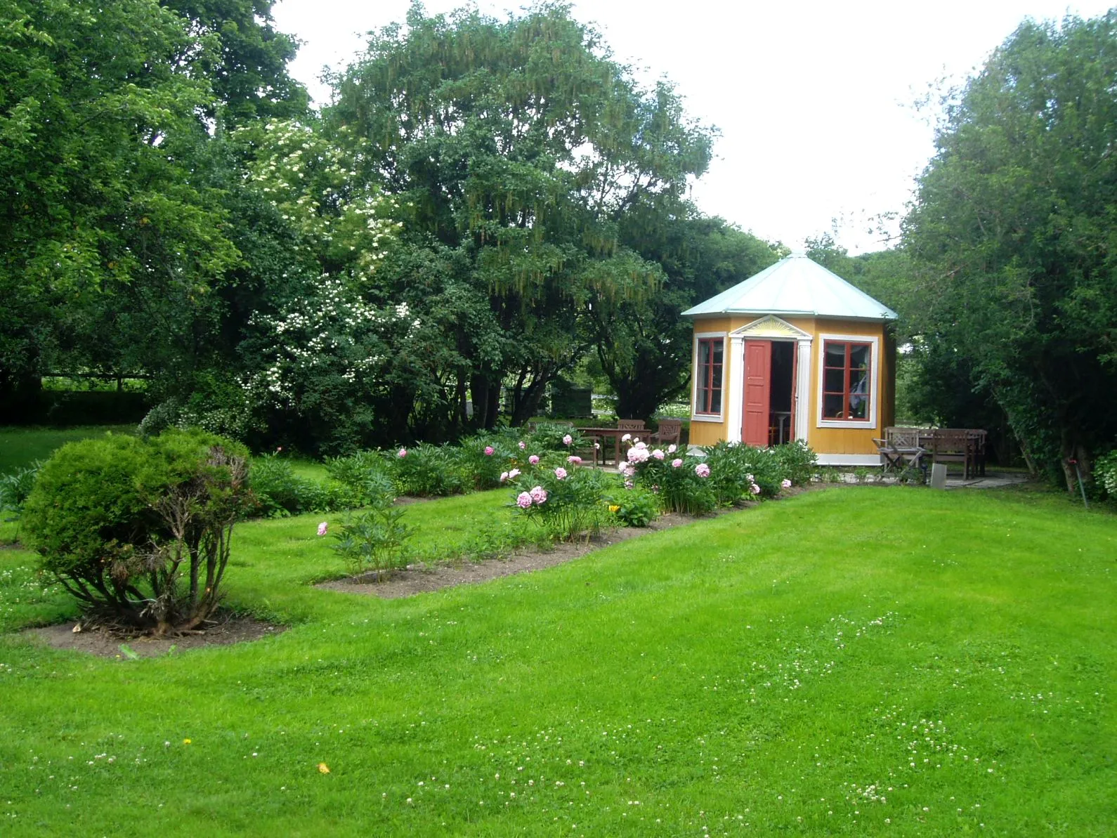 Photo showing: Gazebo at Almarestäket mansion, Upplands-Bro municipality, Sweden