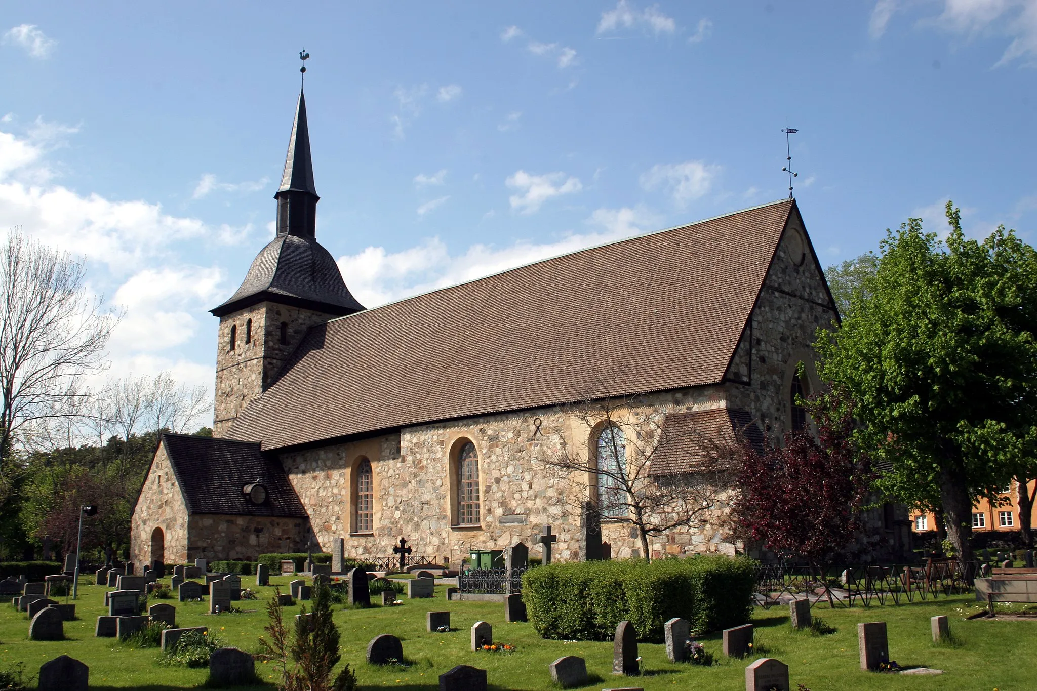 Photo showing: Botkyrka kyrka, Botkyrka, Stockholm, Sweden. The church i situated app. 20 km south of Stockholm city, close to the E4/E20 motorway. The oldest parts of the church are from the 12th century.