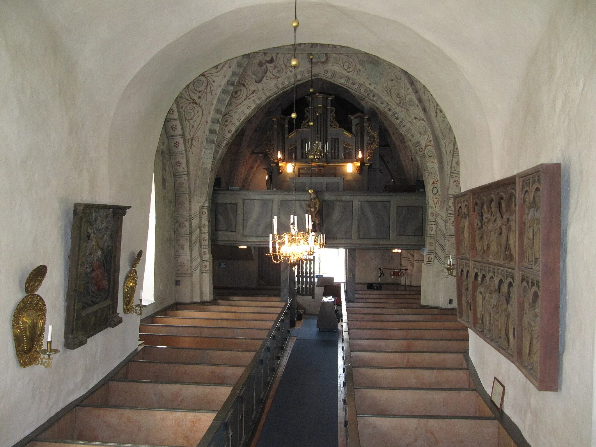 Photo showing: Kyrkorum i riktning mot orgelläktare i Vidbo kyrka