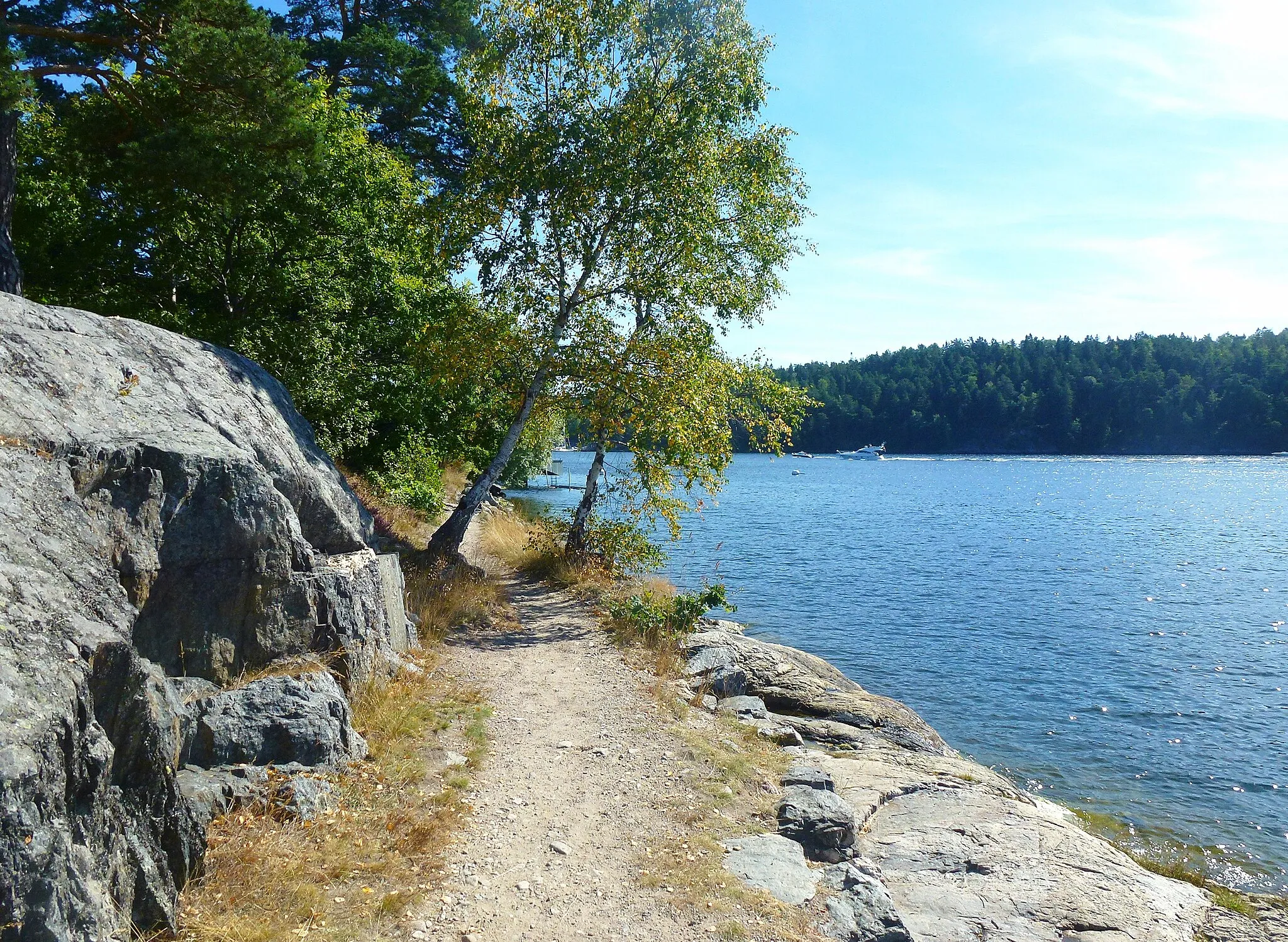 Photo showing: Lännersta strandpromenad  vid Lännerstasundet