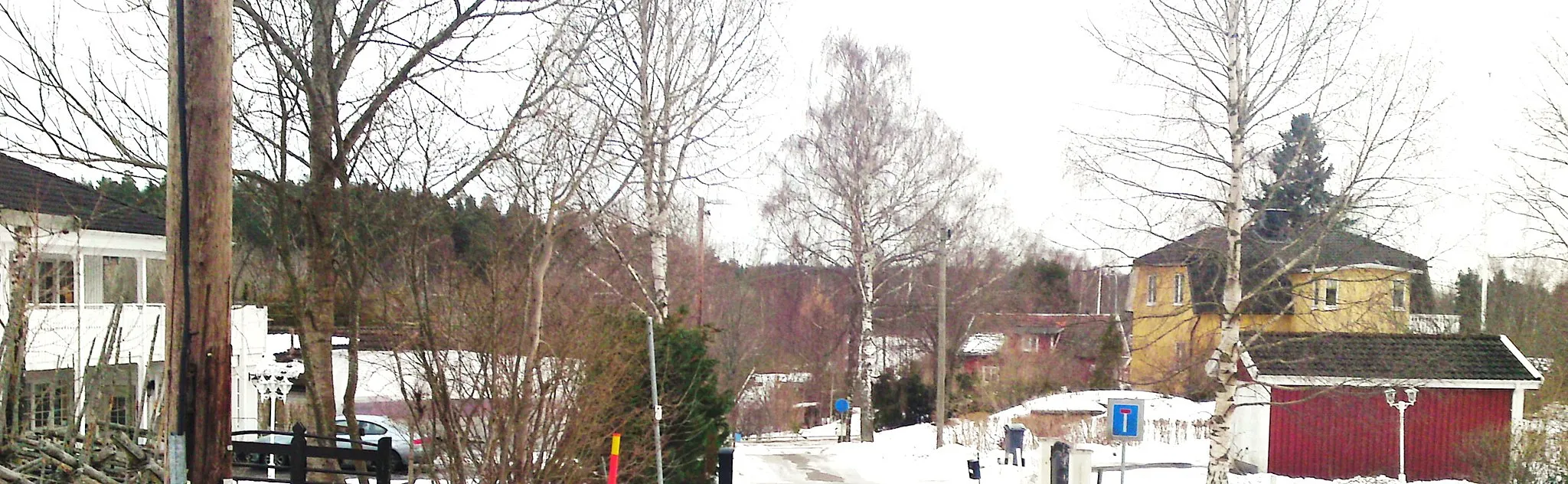 Photo showing: Löttingelunds villaområde med vy över Rönningesjön.