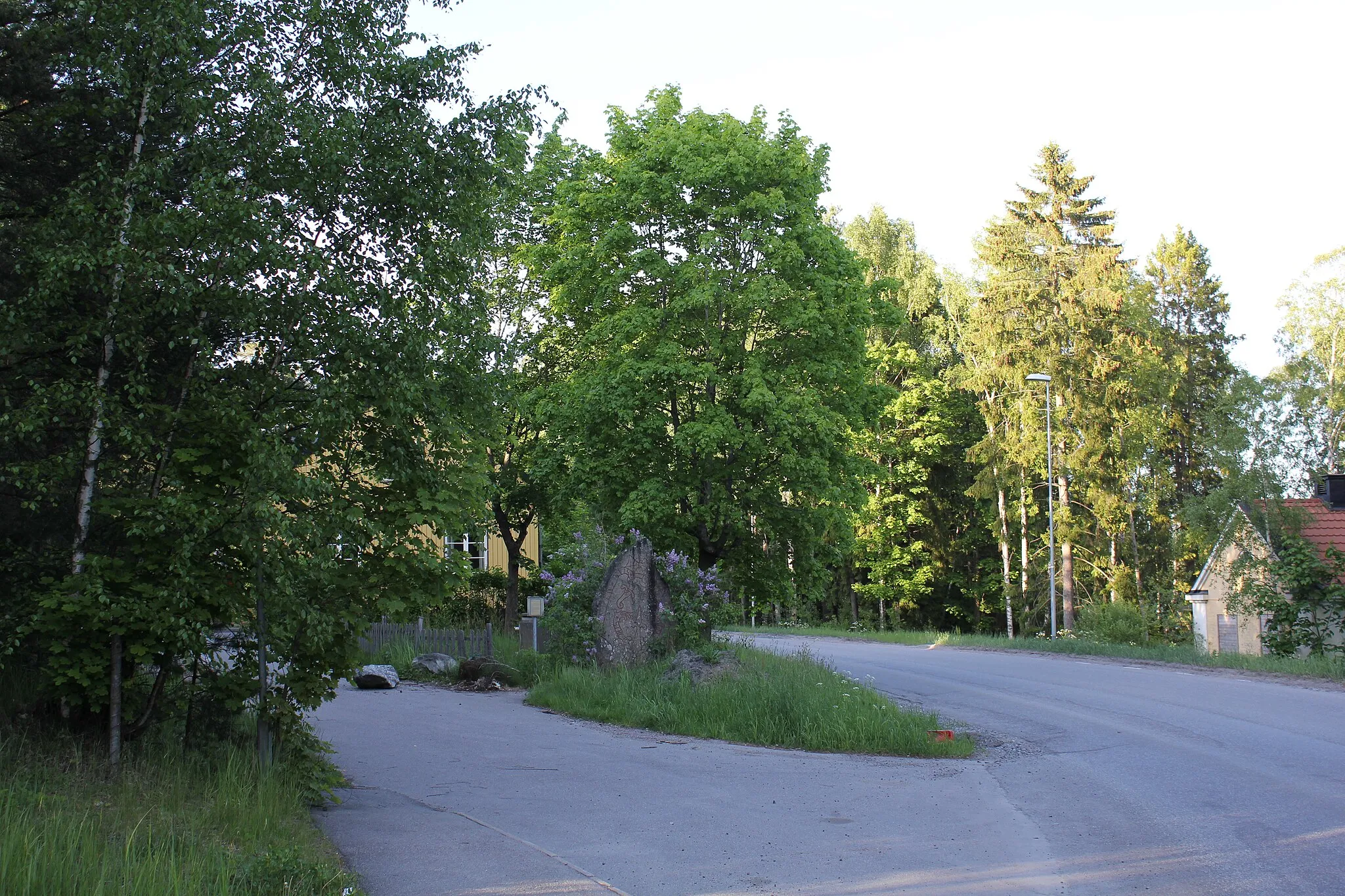 Photo showing: Runsten Sö 305, Uttran, Botkyrka kommun.