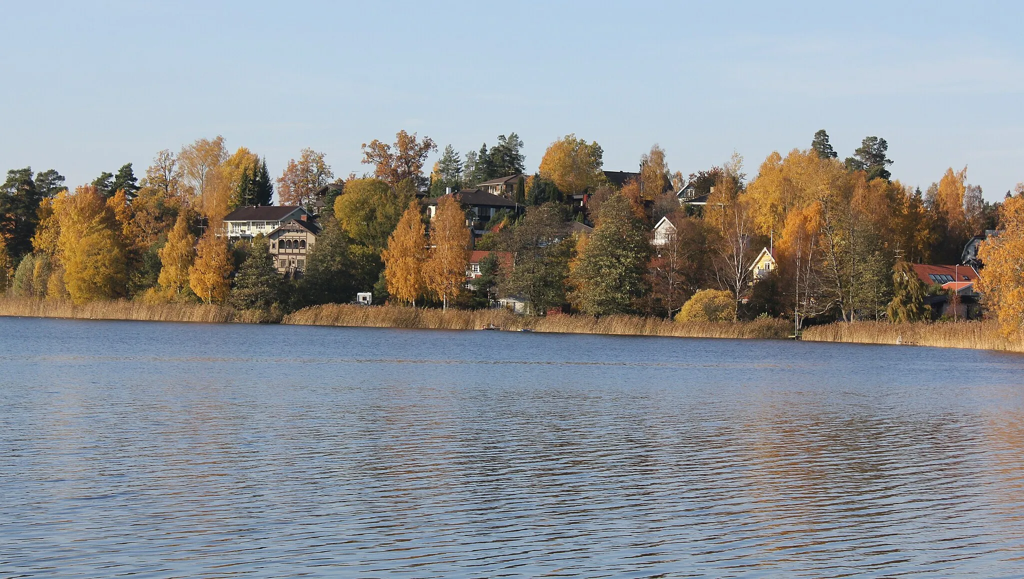 Photo showing: Sjön Flaten i Rönninge, Salems kommun.