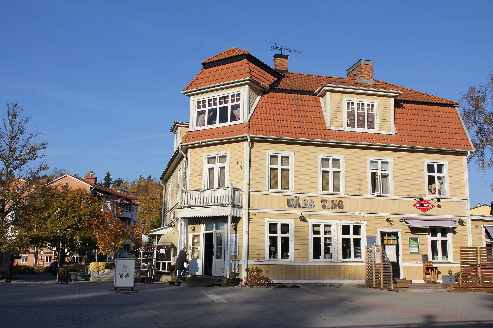 Photo showing: Trähus i Rönninge centrum, Salems kommun.