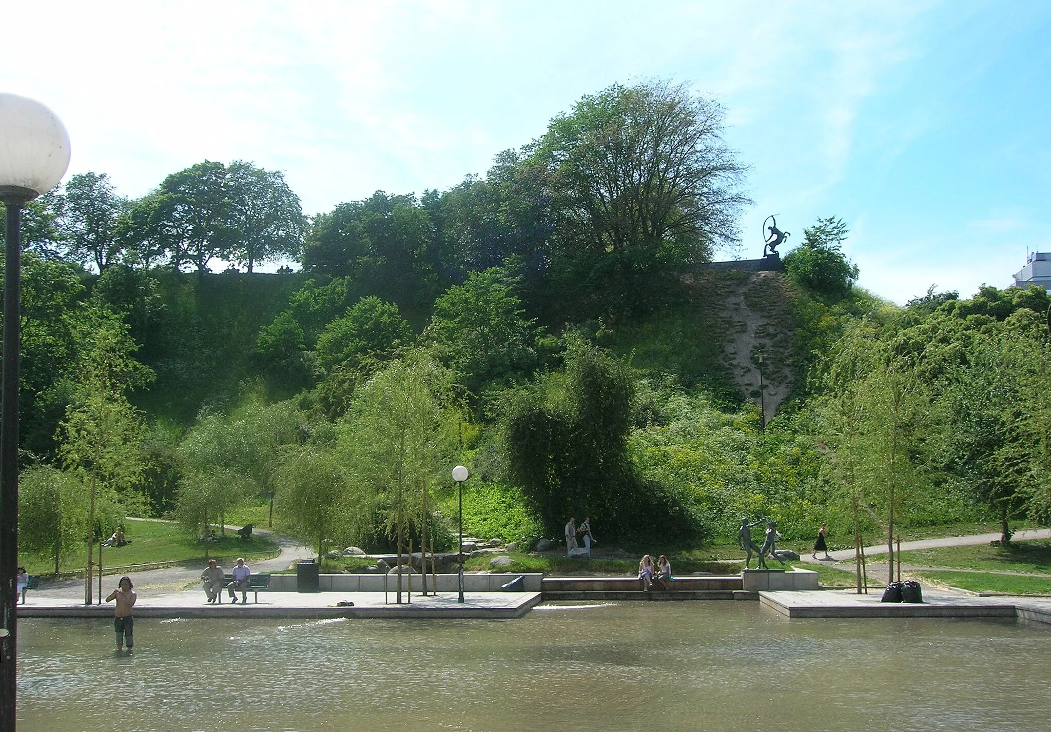 Photo showing: Observatoriekullen sedd från Sveavägen, Stockholm, Sweden.