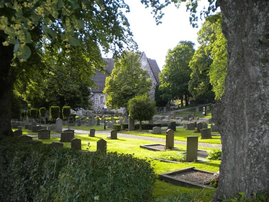 Photo showing: Värmdö Church and Churchyard, as released by image creator Ristesson Place: Värmdö, Sweden