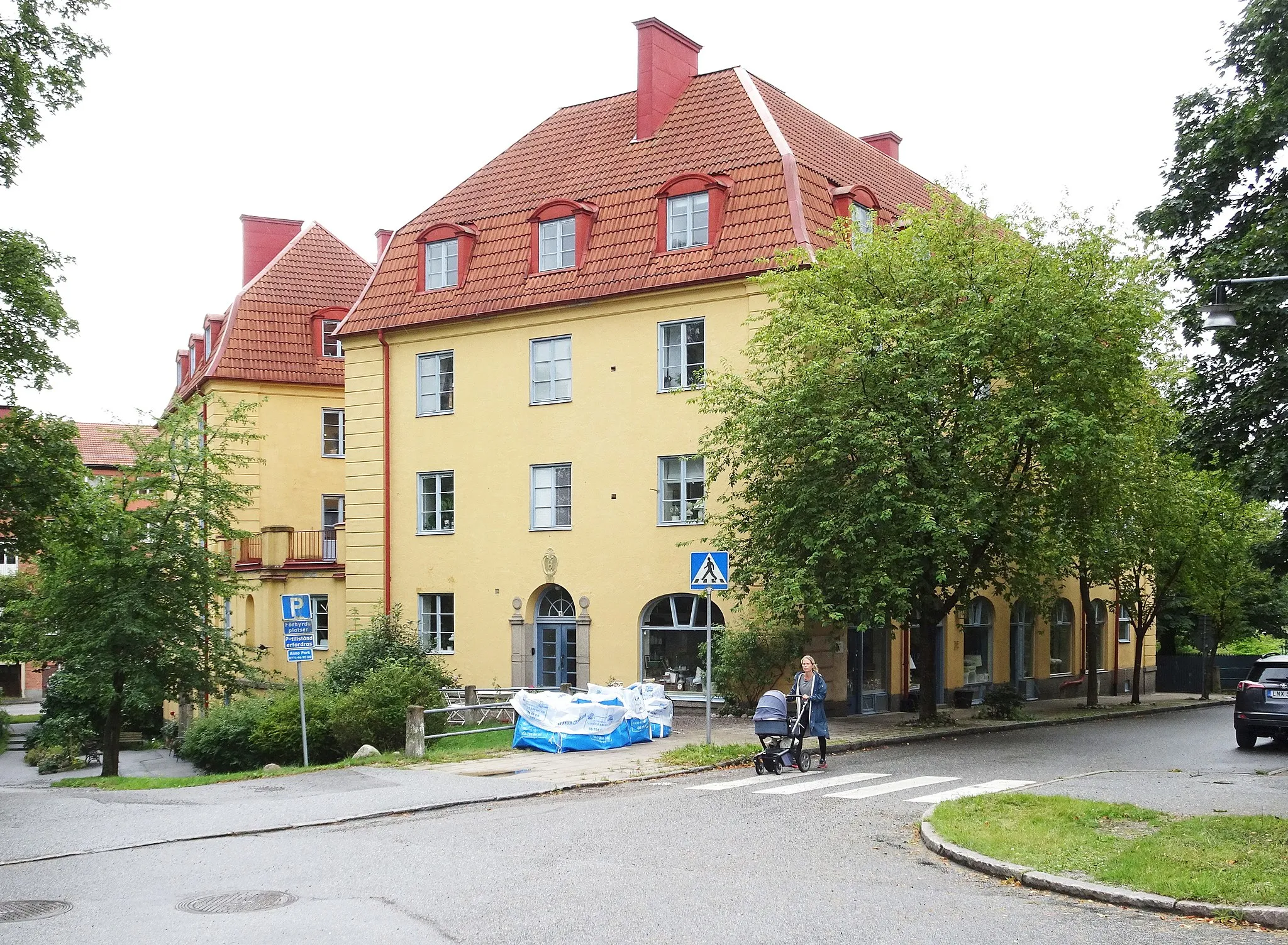 Photo showing: "Vasaborgen" (Köpmannen 1) Byggår: 1913-1923
Arkitekt: Anton Wallby Ursprunglig funktion: Flerbostadshus med lokaler Nuvarande funktion: Flerbostadshus med lokaler Byggnadens karaktäristiska drag: Nationalromantik stil med inslag av 20-talsklassicism. Högt kulturhistoriskt värde