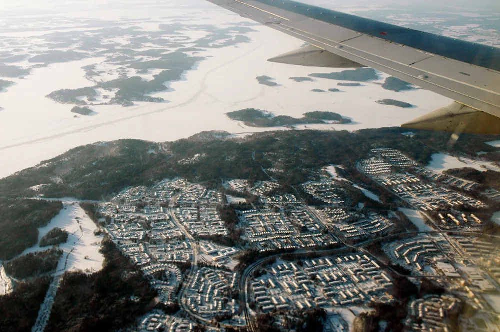 Photo showing: A north-western residential suburb of Stockholm called Viksjö. Photograph by Henryk Kotowski in February 2007.