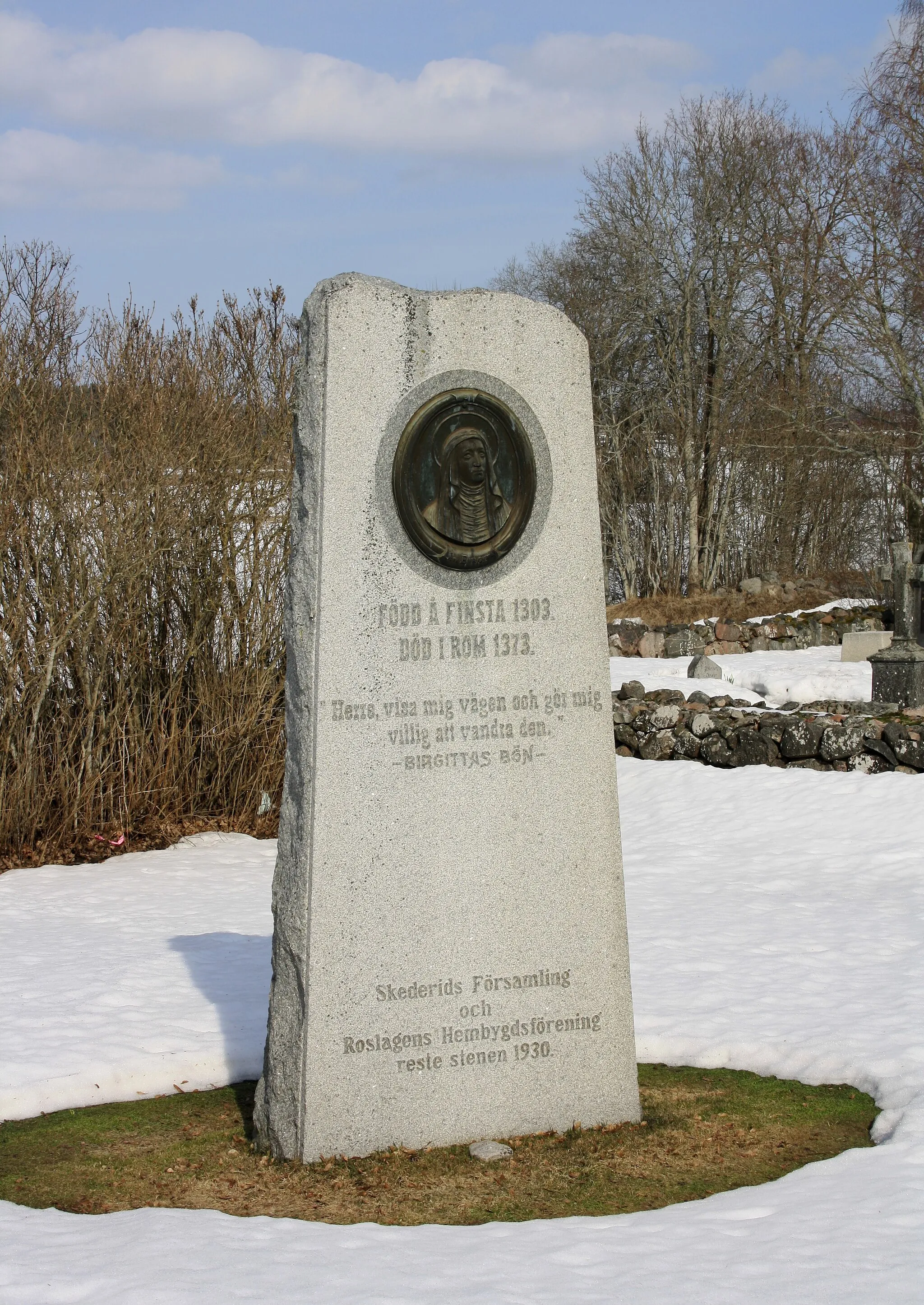 Photo showing: Memory over over the saint Bridget of Sweden (Saint Birgitta), at the church Skederid, Finsta, Uppland, Sweden