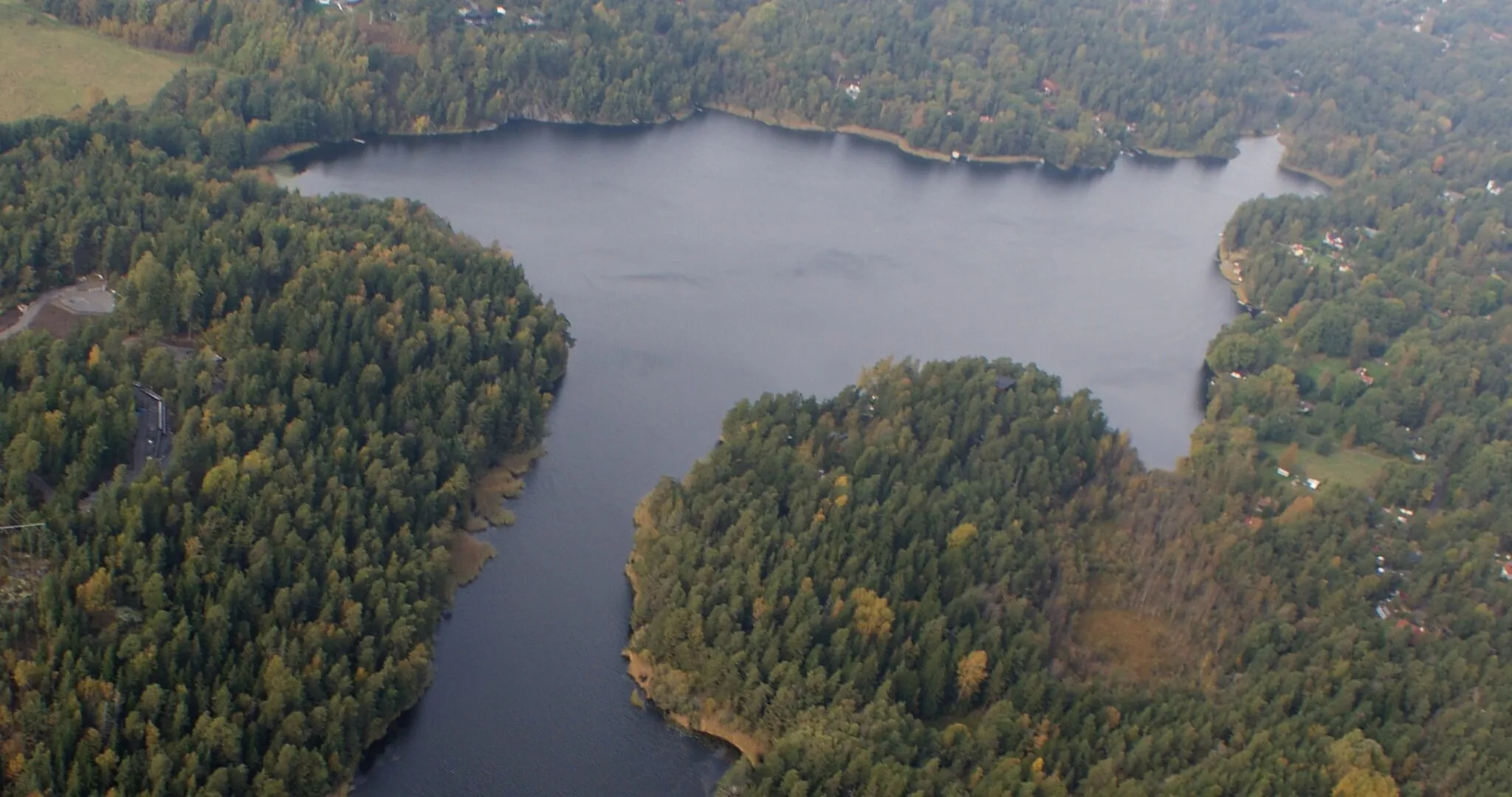 Photo showing: Norra Sågsjön sedd från helikopter.