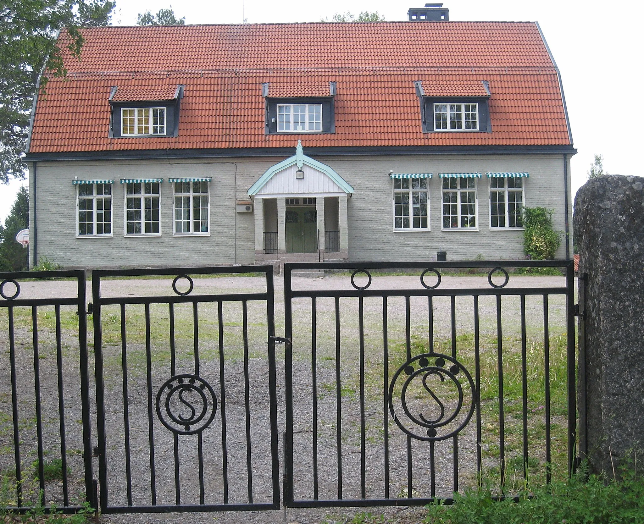 Photo showing: School building (?) in Skebobruk with gates closed