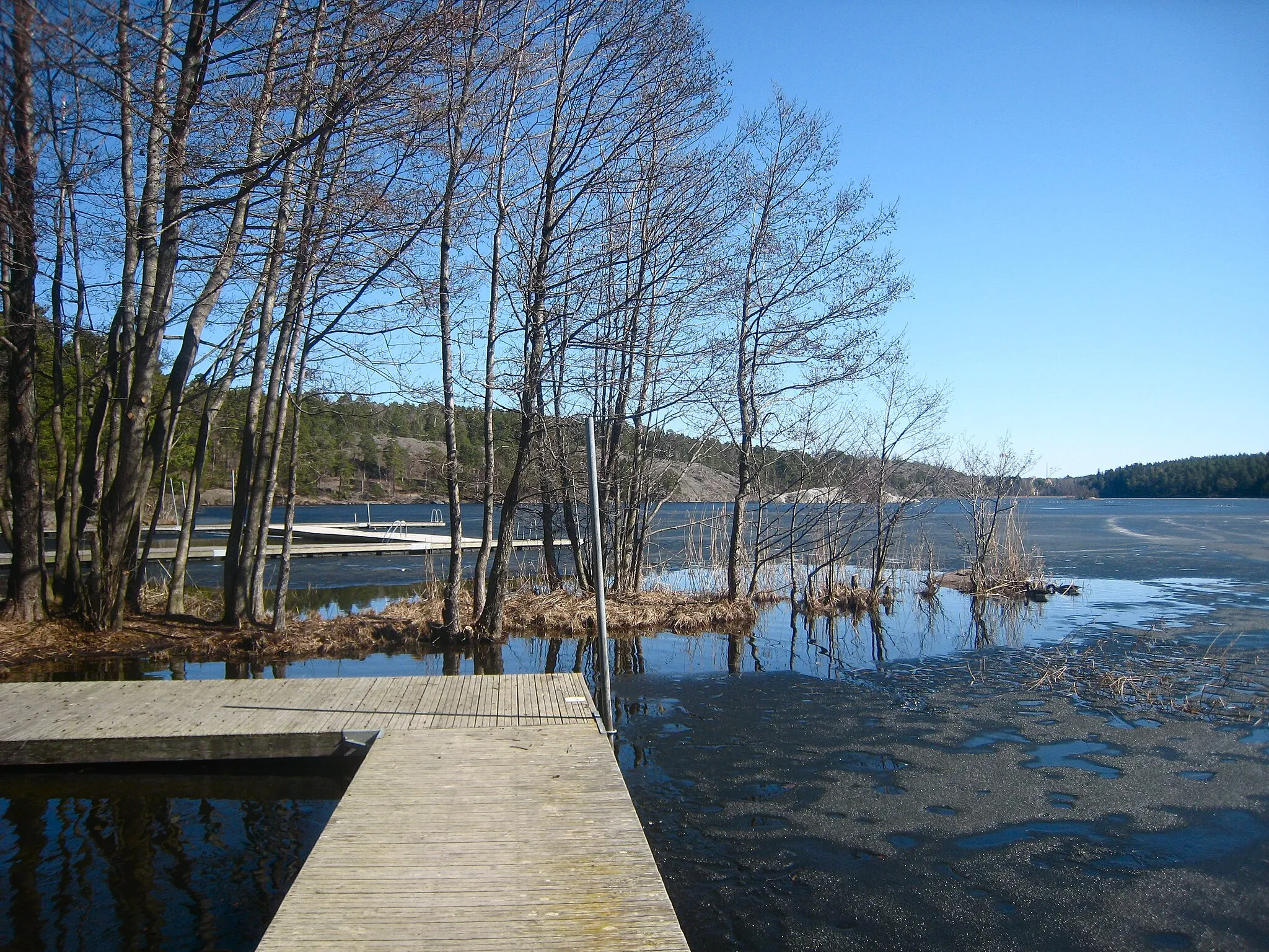 Photo showing: Källtorpsbadet in april 2010.