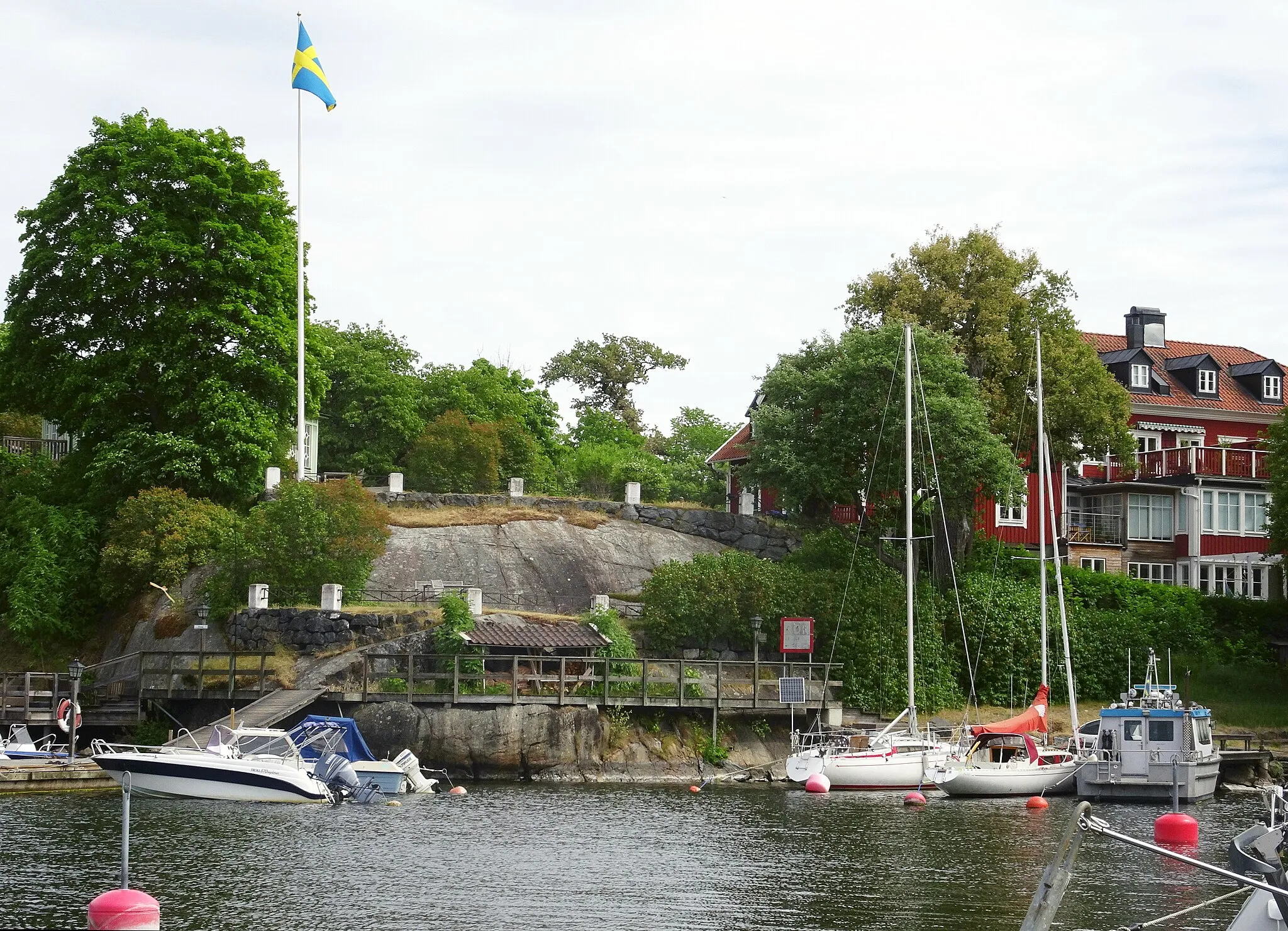 Photo showing: Kummelnäs gård med Kummelnäsviken