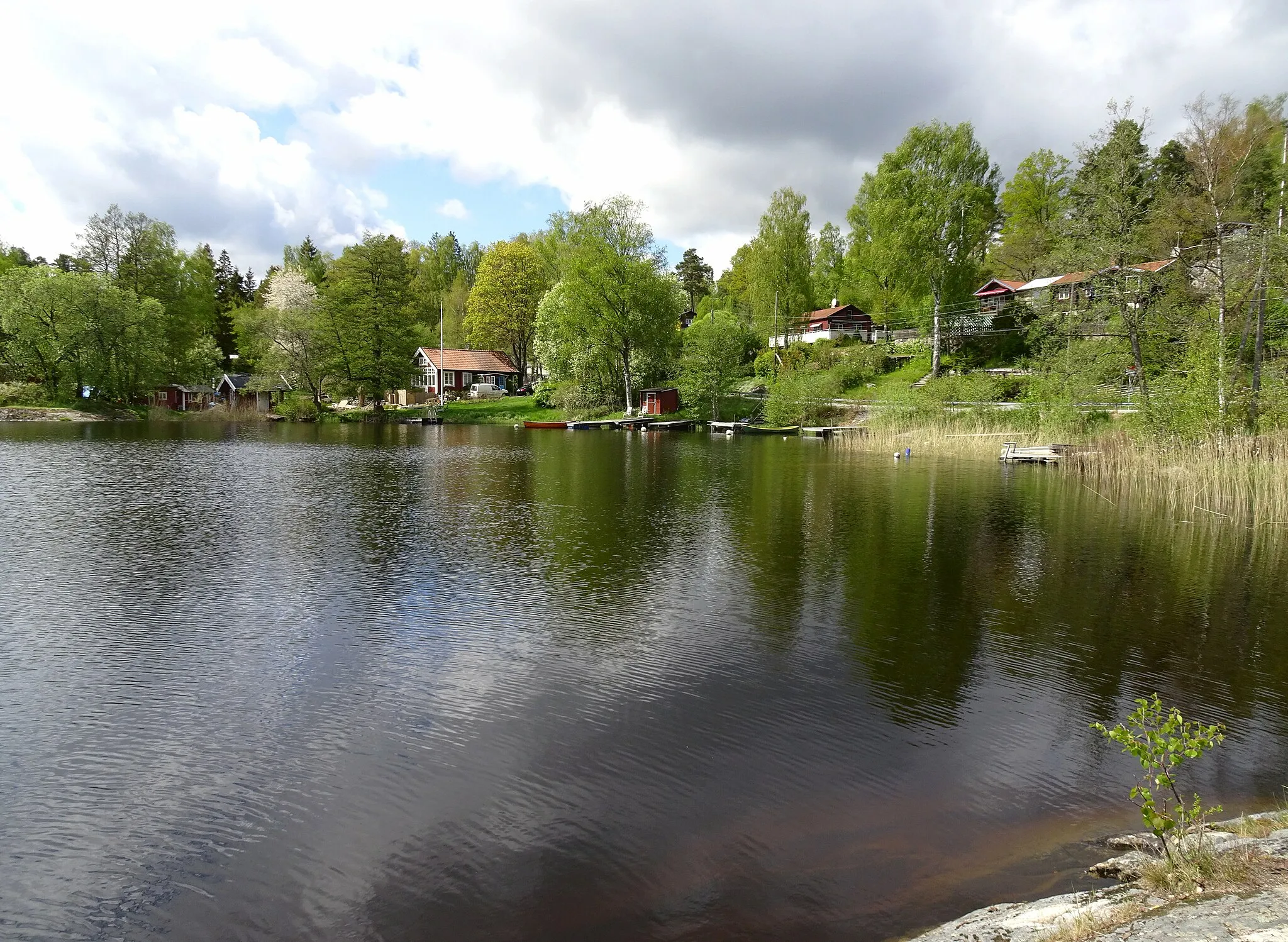 Photo showing: Gladö kvarn, Gladövägen och Kvarnsjön