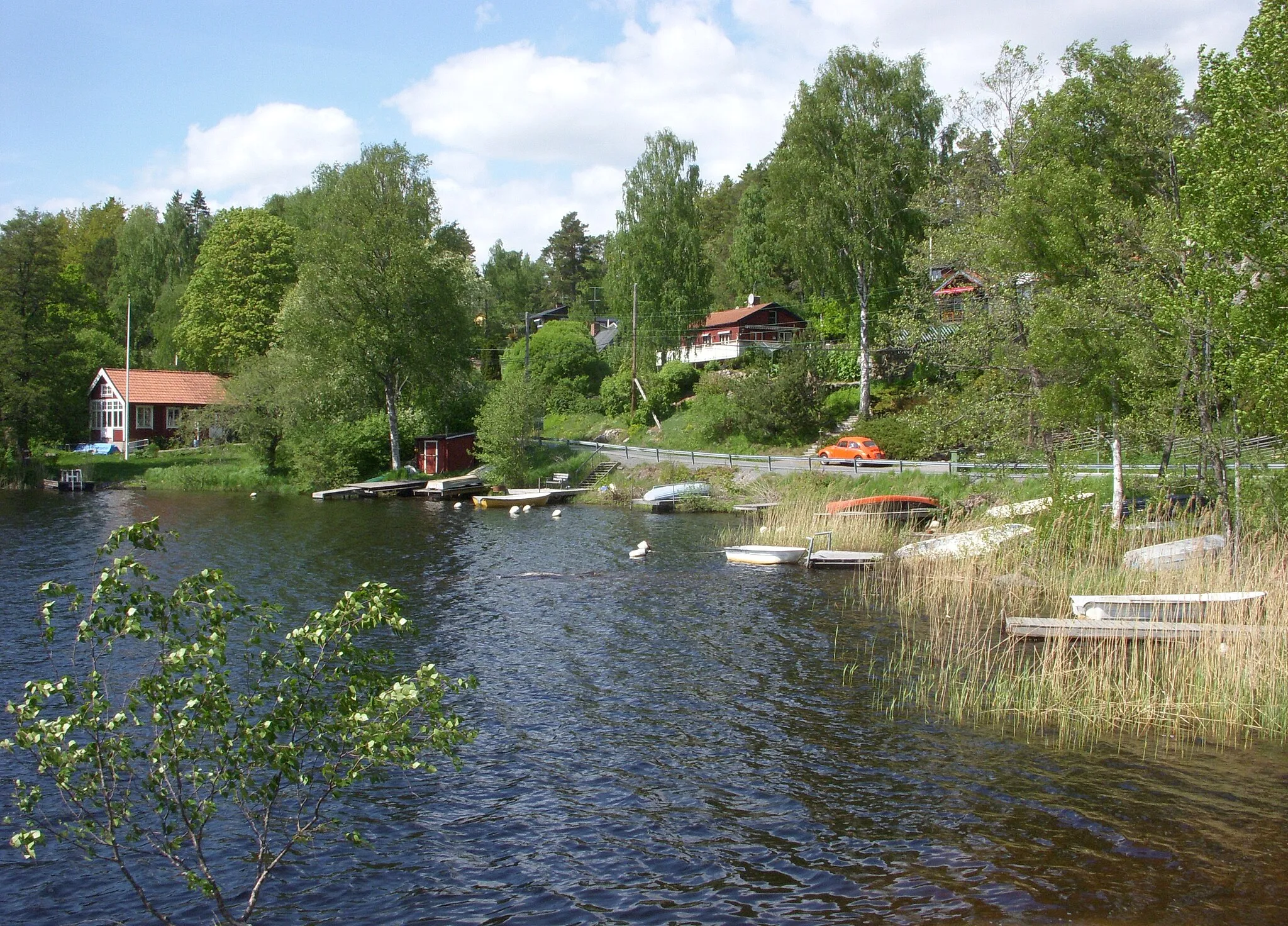 Photo showing: Kvarnsjön och tätorten Gladö kvarn i Huddinge Kommun