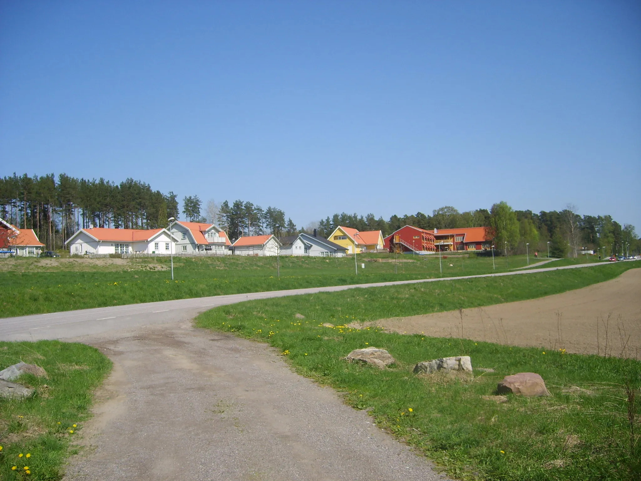 Photo showing: Residential houses in Ekeby in Sweden, an urban area (tätort) outside Södertälje.