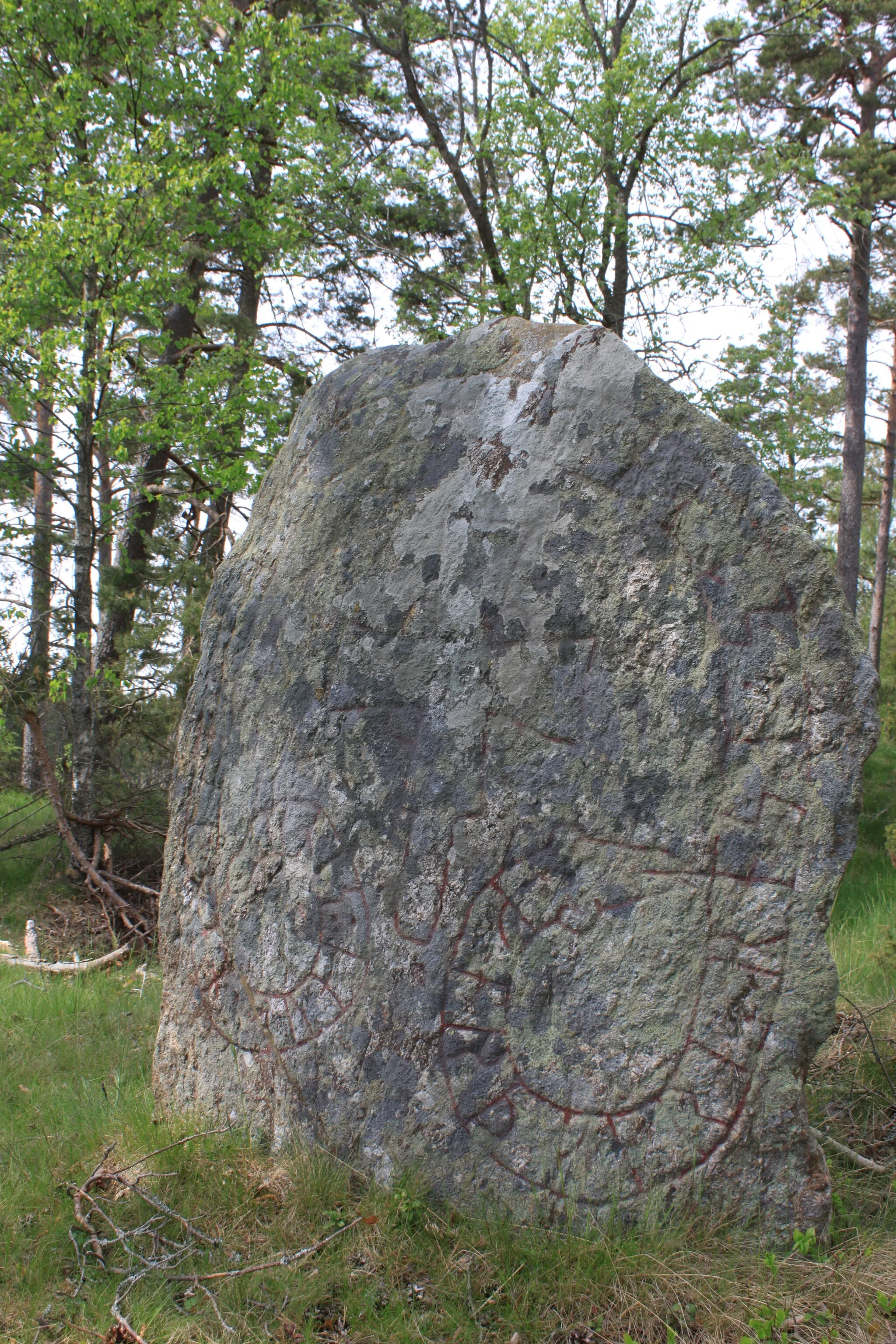Photo showing: Ösmo 489:2 (Sö 258). Runristning. Fast fornlämning.