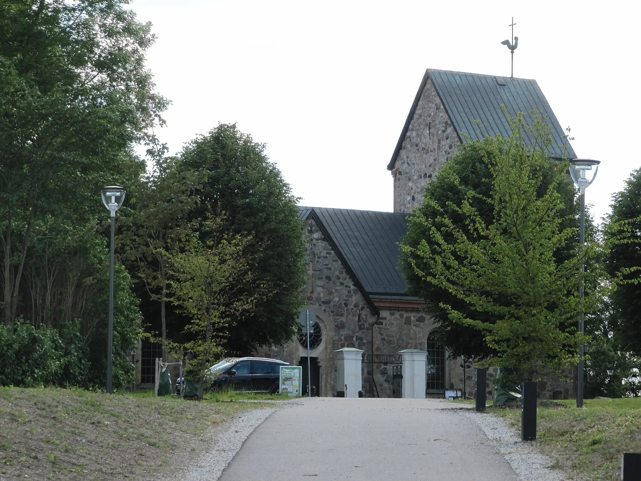 Photo showing: Vallentuna kyrka från sydväst