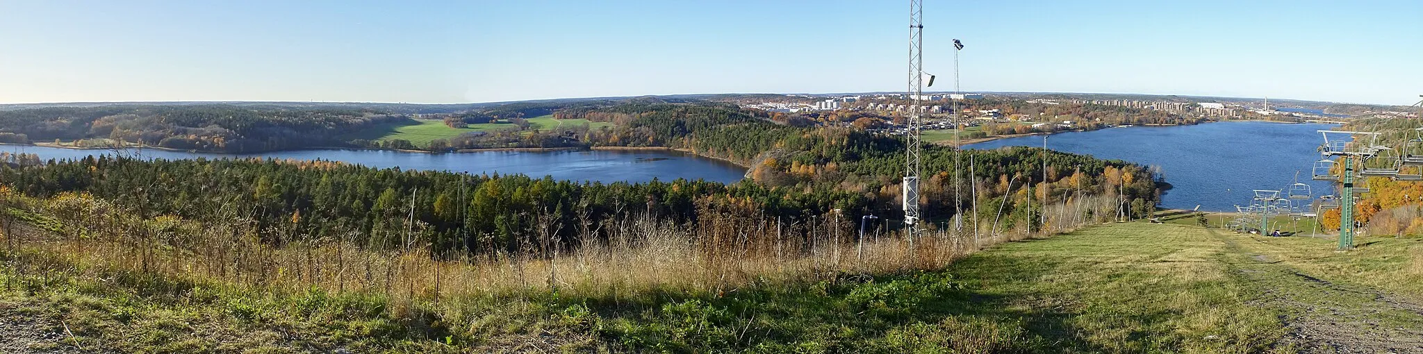 Photo showing: Tullingesjön Albysjön panorama, vy från Flottsbrobacken