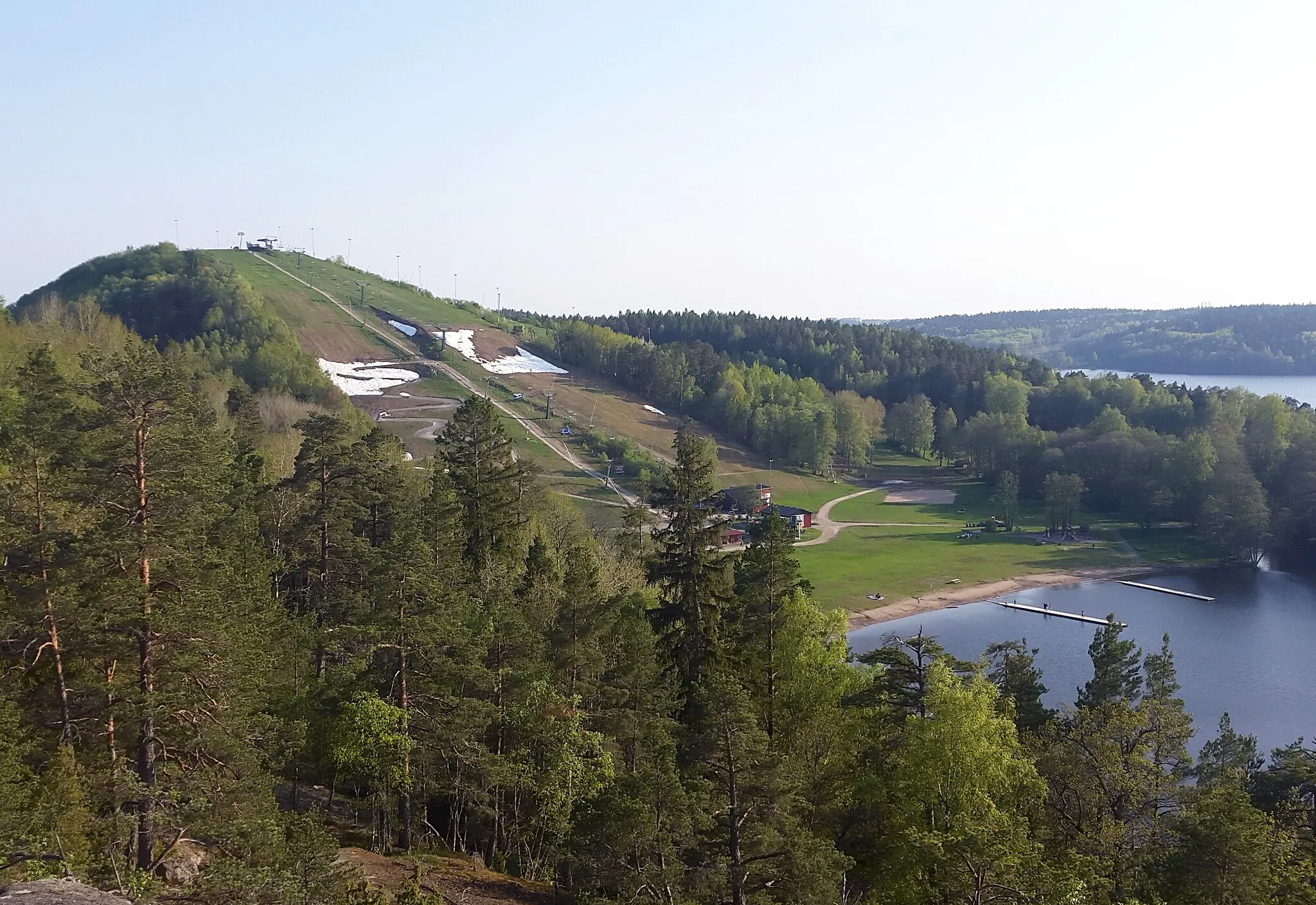 Photo showing: Flottsbro sedd från klipporna