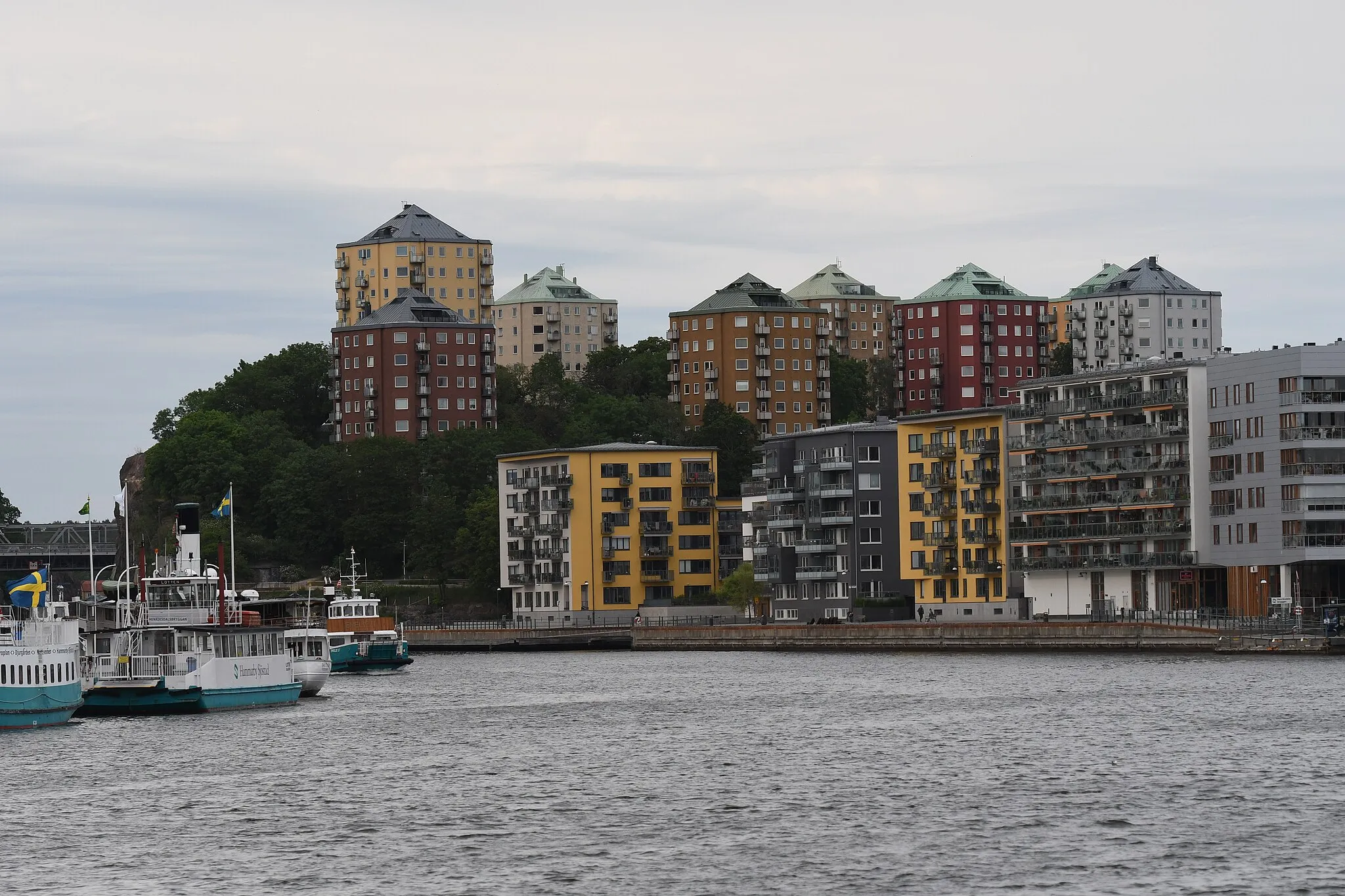 Photo showing: Henriksdal och Hammarby sjö.