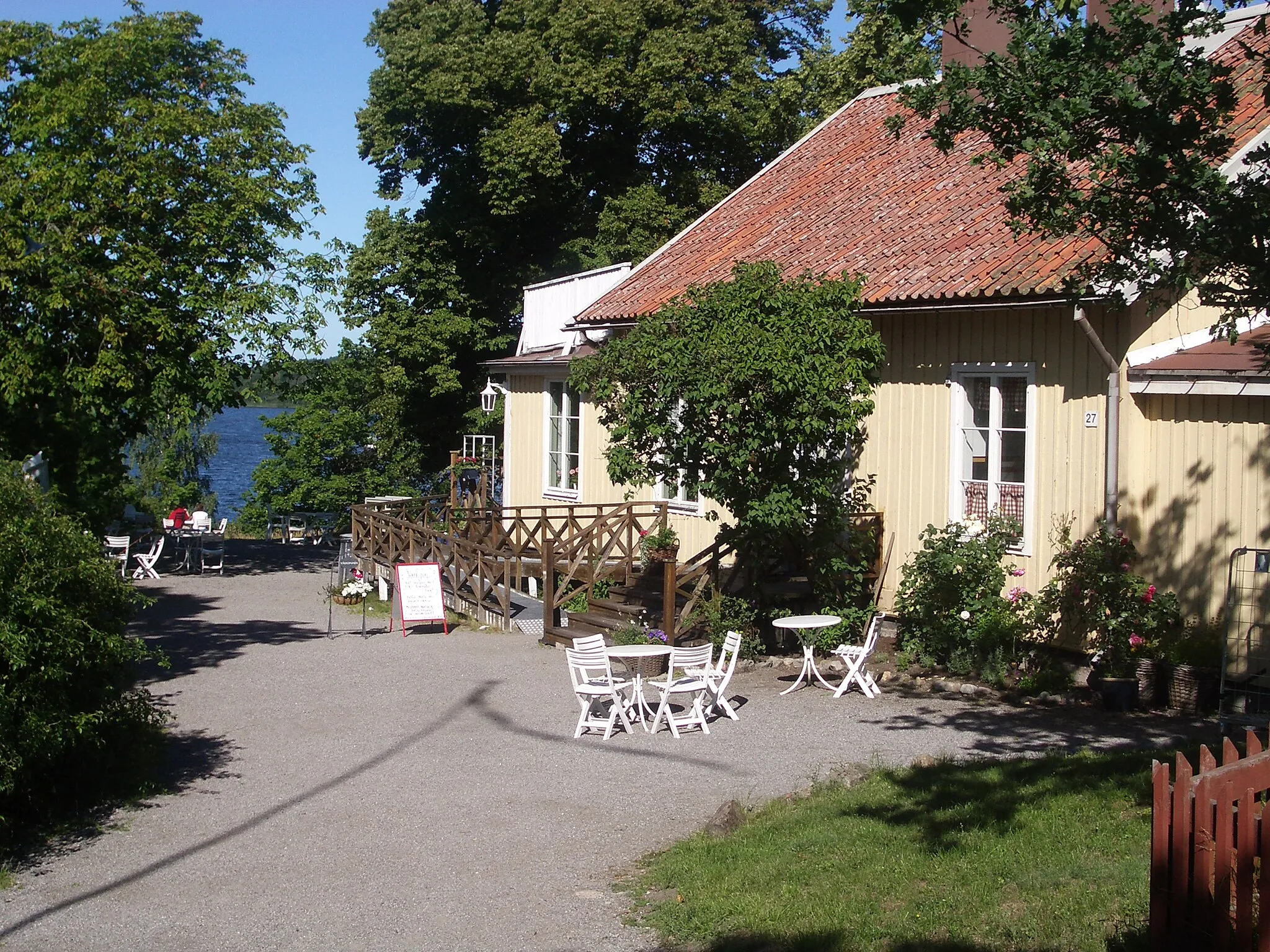 Photo showing: Kaféverksamhet i Café Udvillan som ligger vid Klubbensborg där bl a Bellman lär ha hållit till.