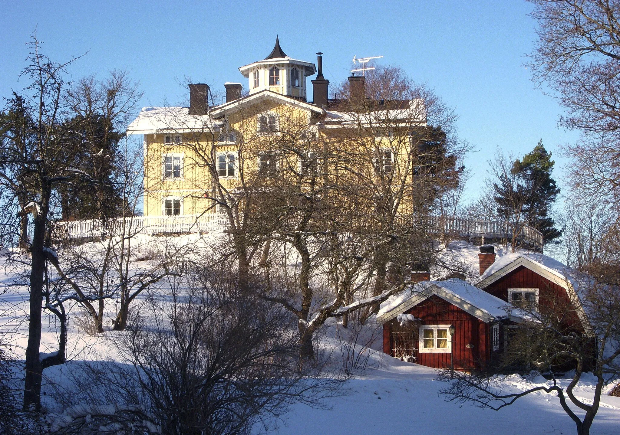 Photo showing: Tornvillan, Klubbensborg, Mälarhöjden, längst ner till höger syns fader Höks krog