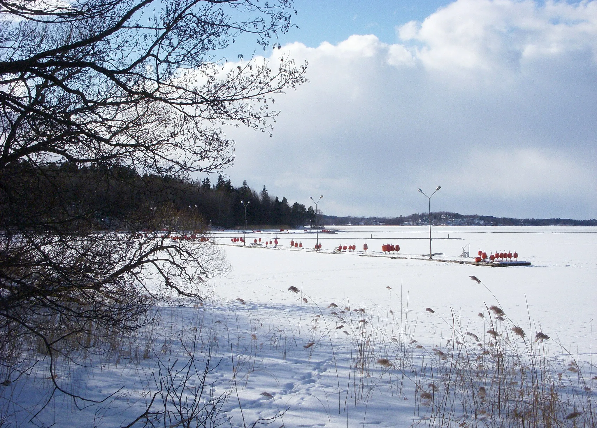 Photo showing: Fiskarfjärden, vy västerut från Skärholmens gård