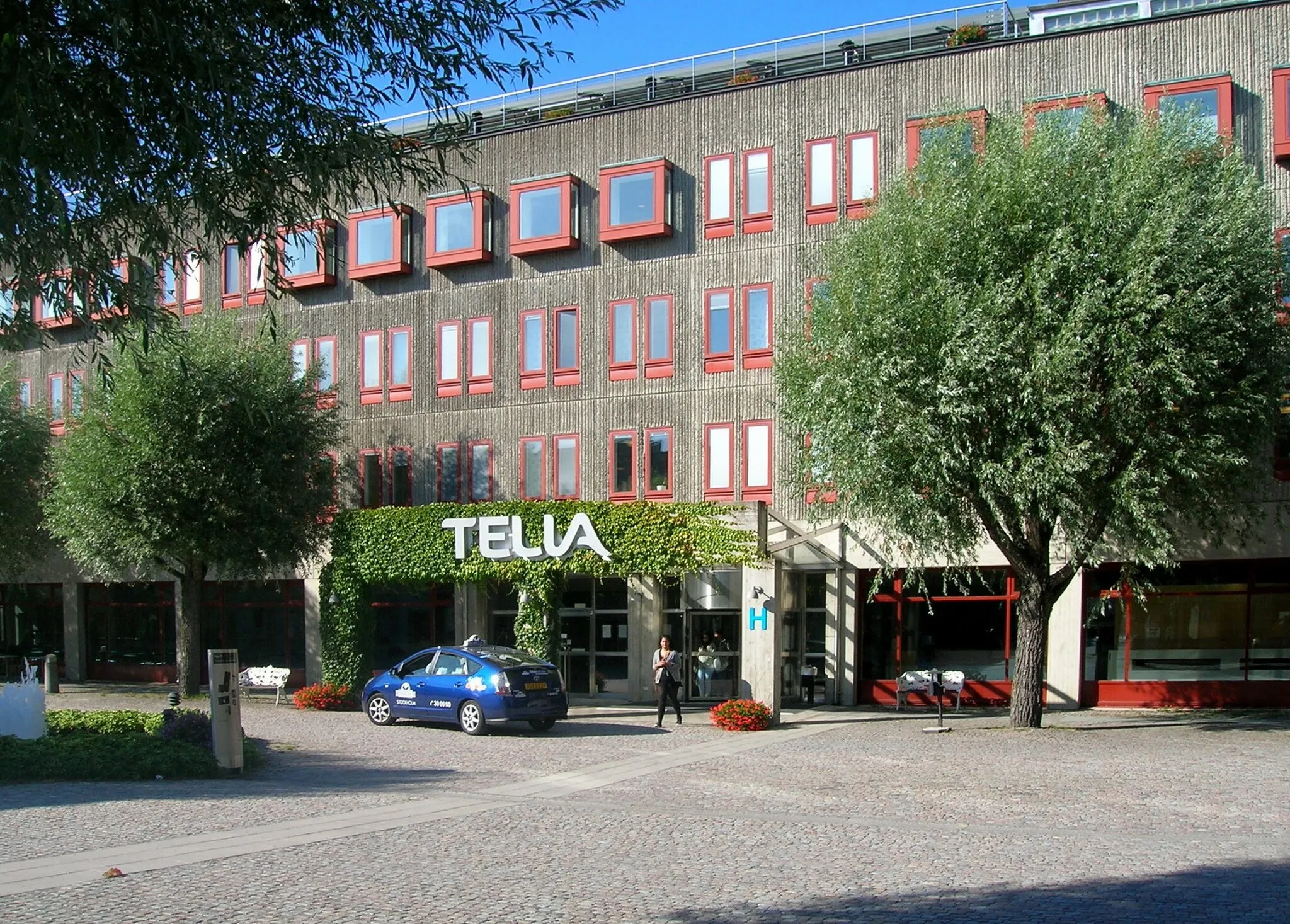 Photo showing: Teliasonera Sverige has its Swedish headquarters in this building at Mårbackagatan in Larsboda, Stockholm. The building was erected 1966.