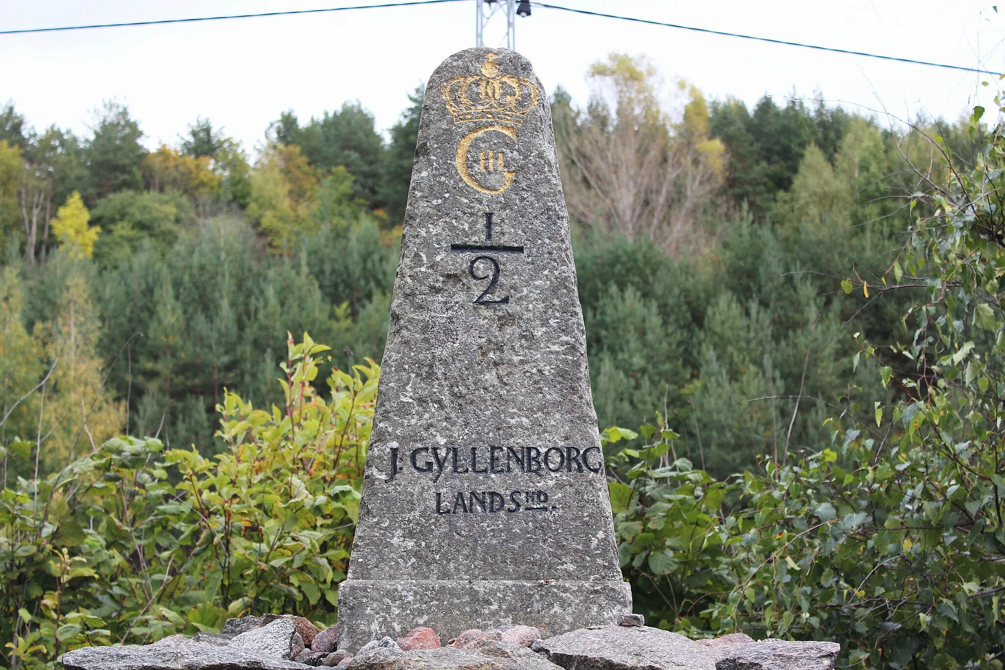 Photo showing: Milestone at Frösunda, Solna Municipality, Sweden. Milstenen restes av Jacob Johan Gyllenborg, som var landshövding i Stockholms län 1770-1778.